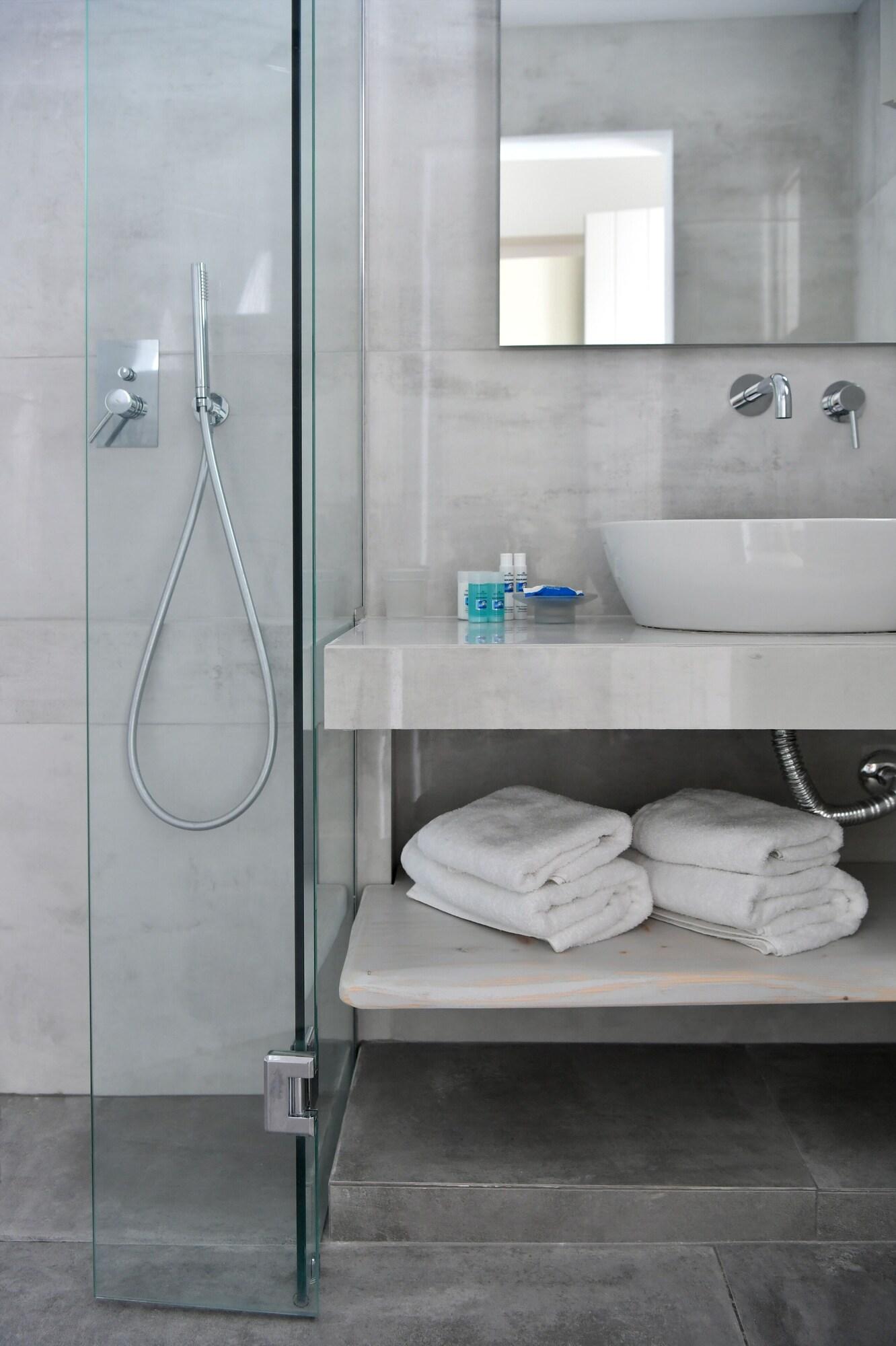 Double Classic Queen Bed