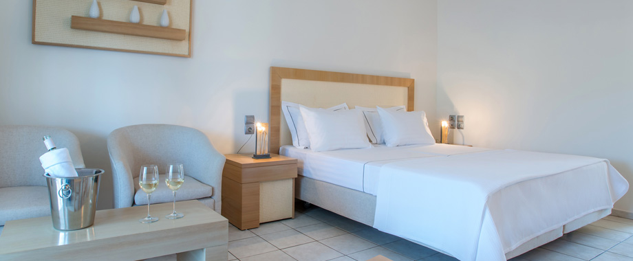 Double or Twin Superior Side Sea View