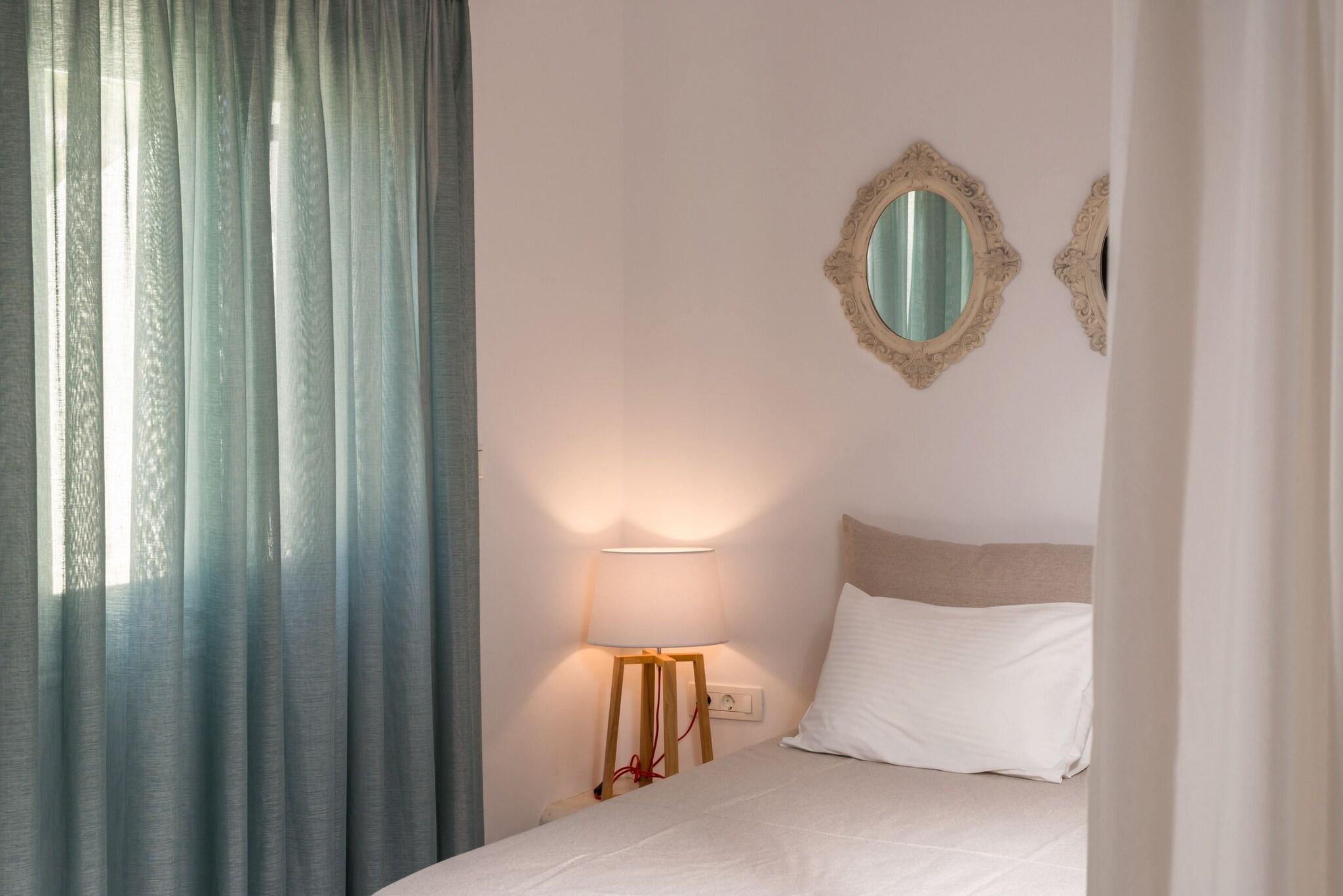 Junior Suite Queen Size Bed