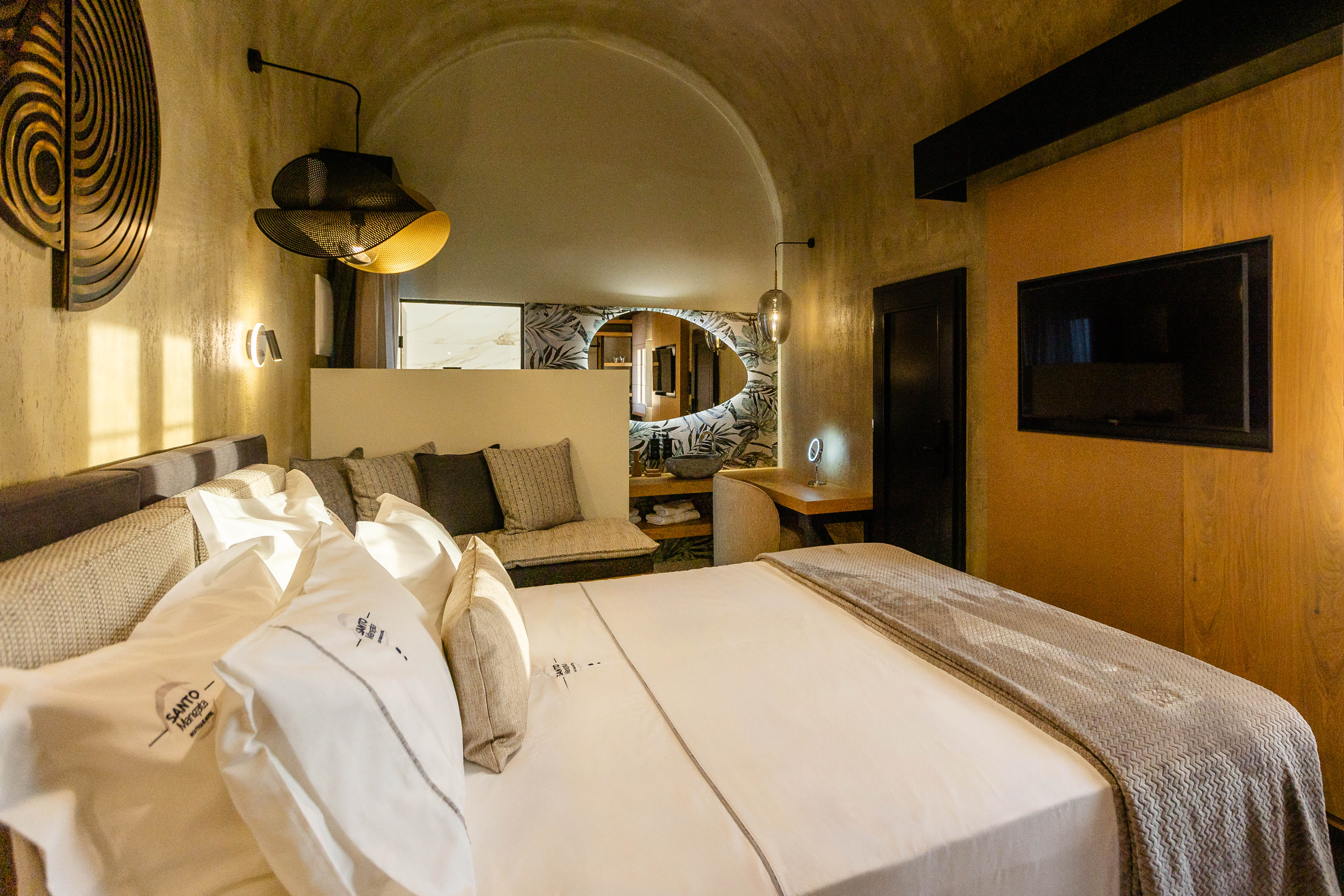 Suite King Bed with Jacuzzi