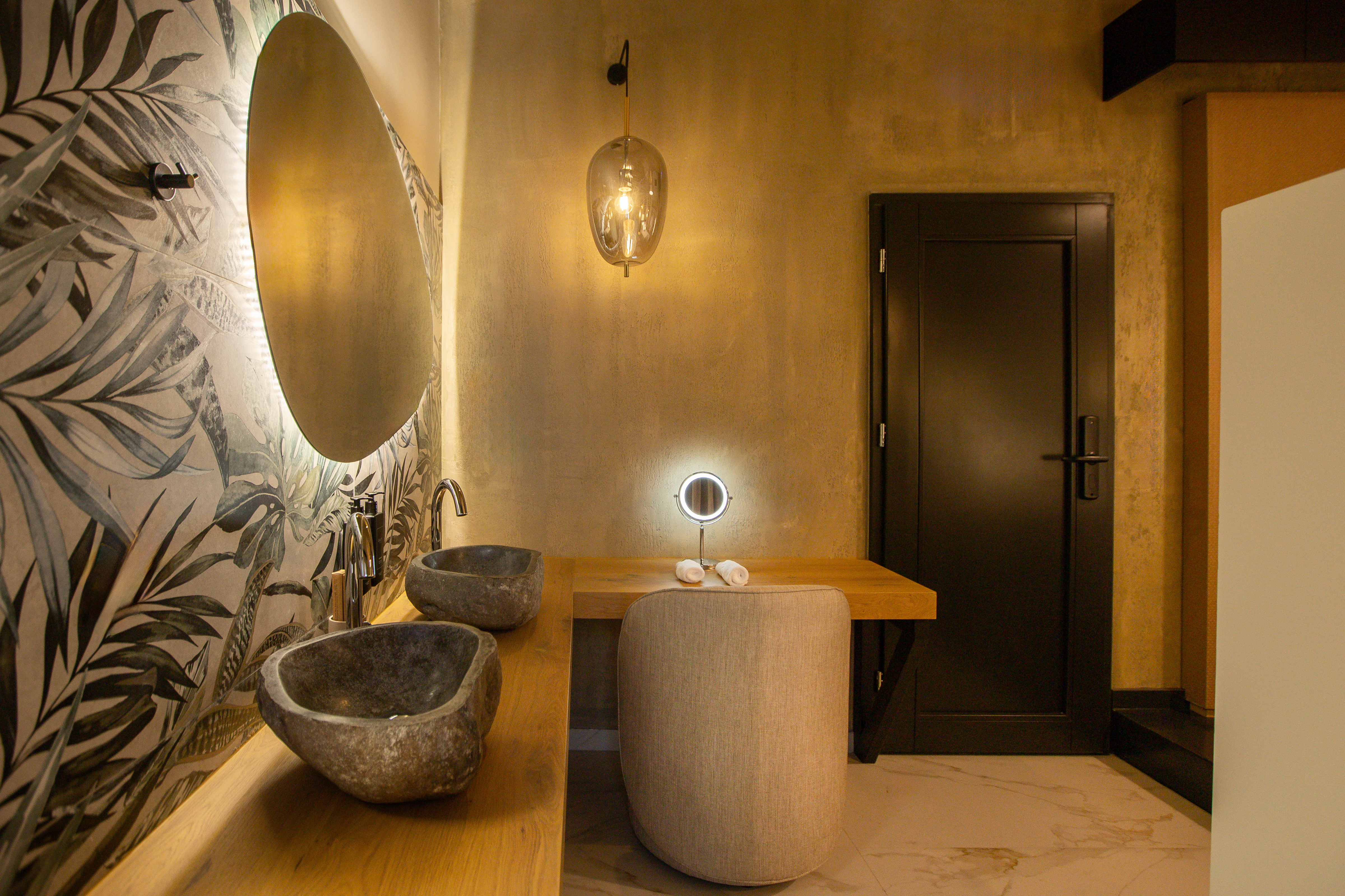 Suite King Bed with Jacuzzi