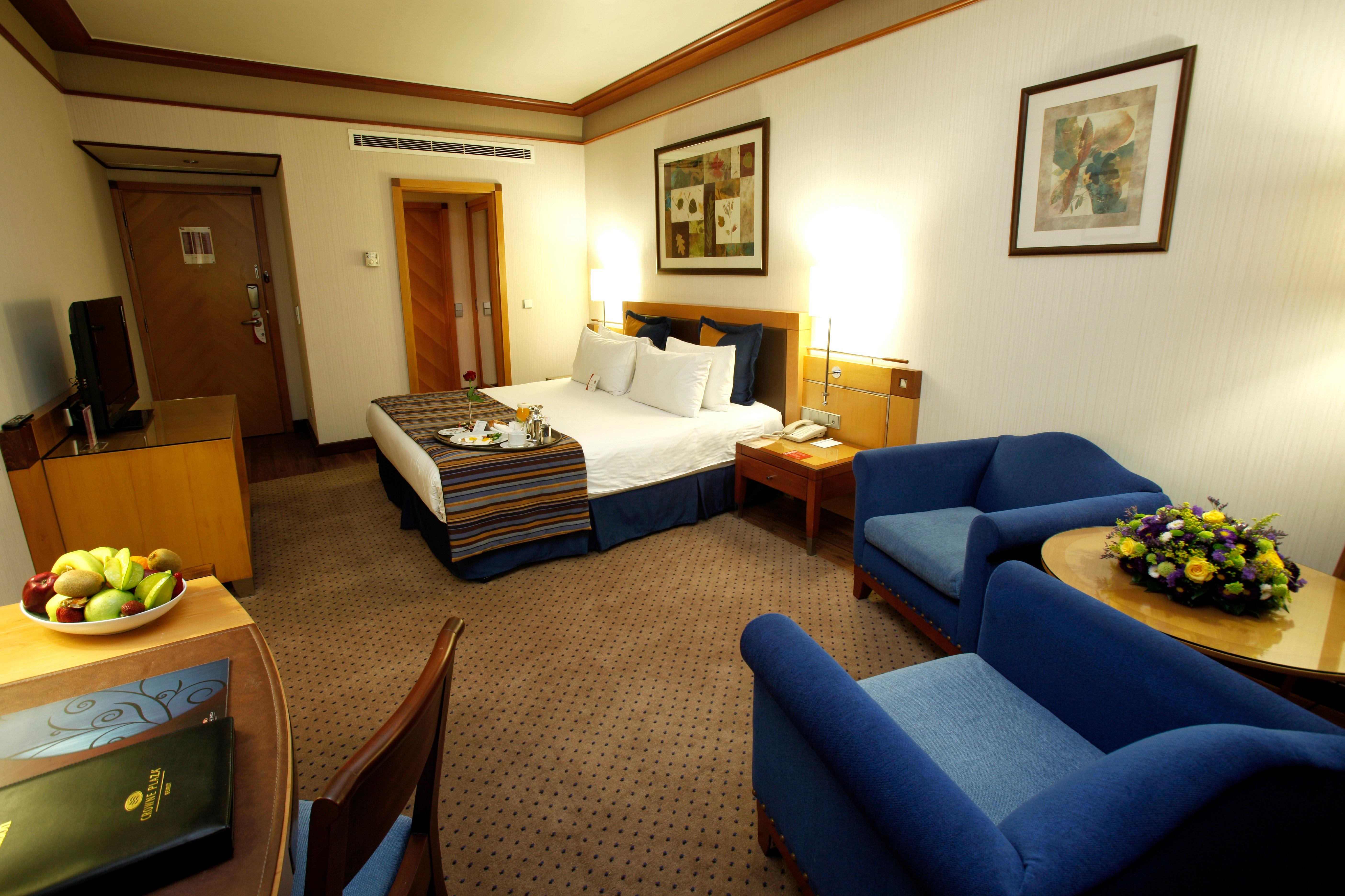 Double Club King Bed