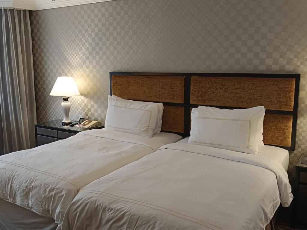 Single Deluxe Two Beds