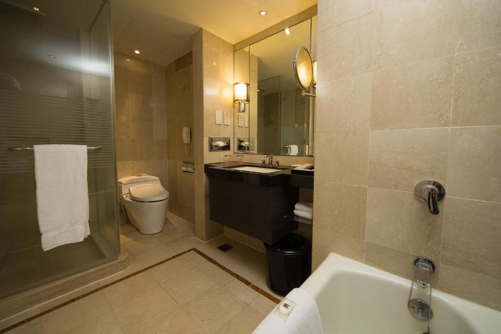 Triple Club Queen Bed