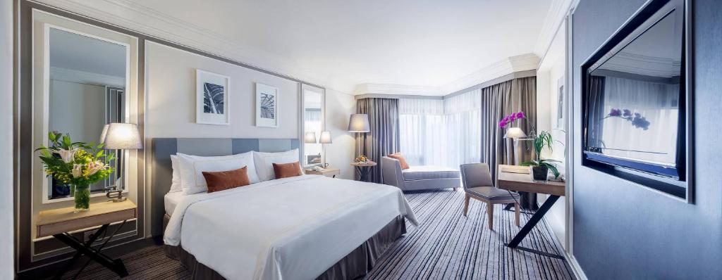 Double Club Queen Bed