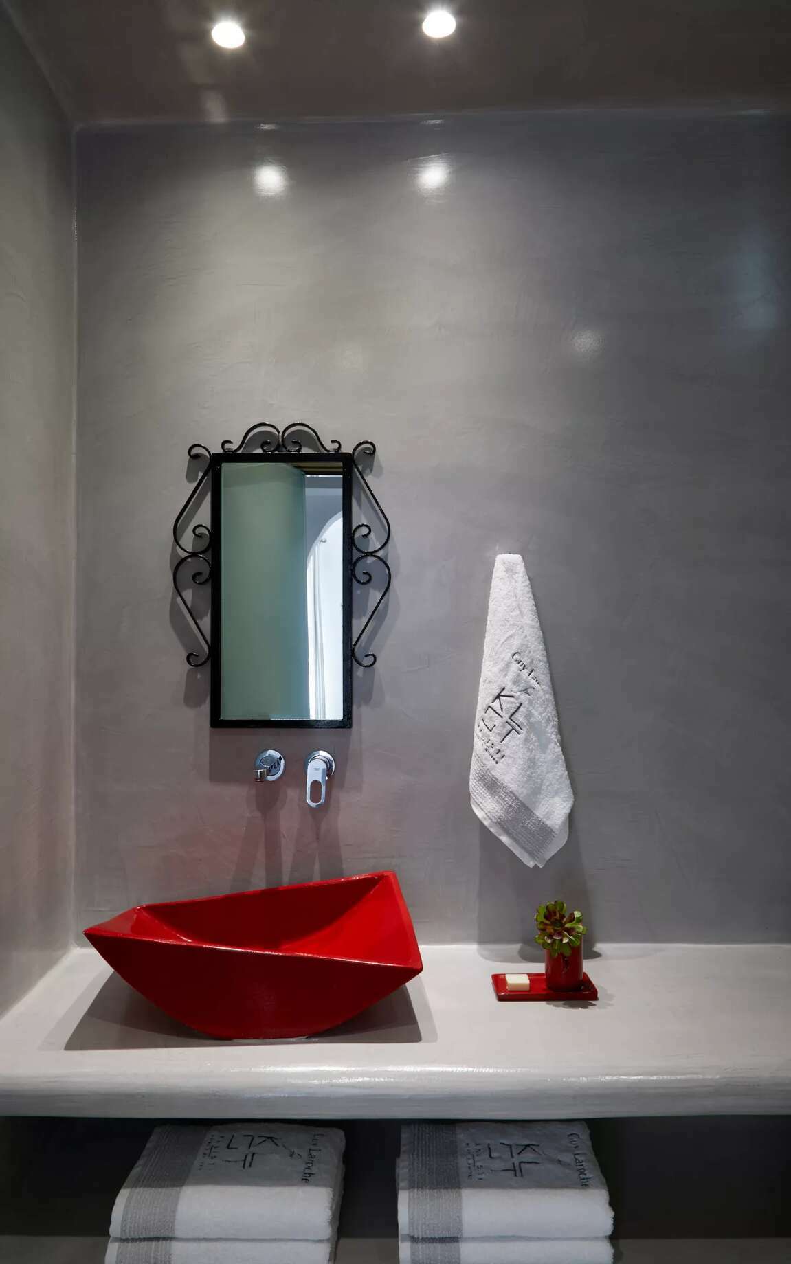 Suite Two Bedrooms One Bathroom