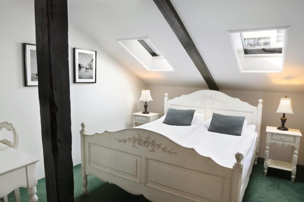 Double or Twin Standard