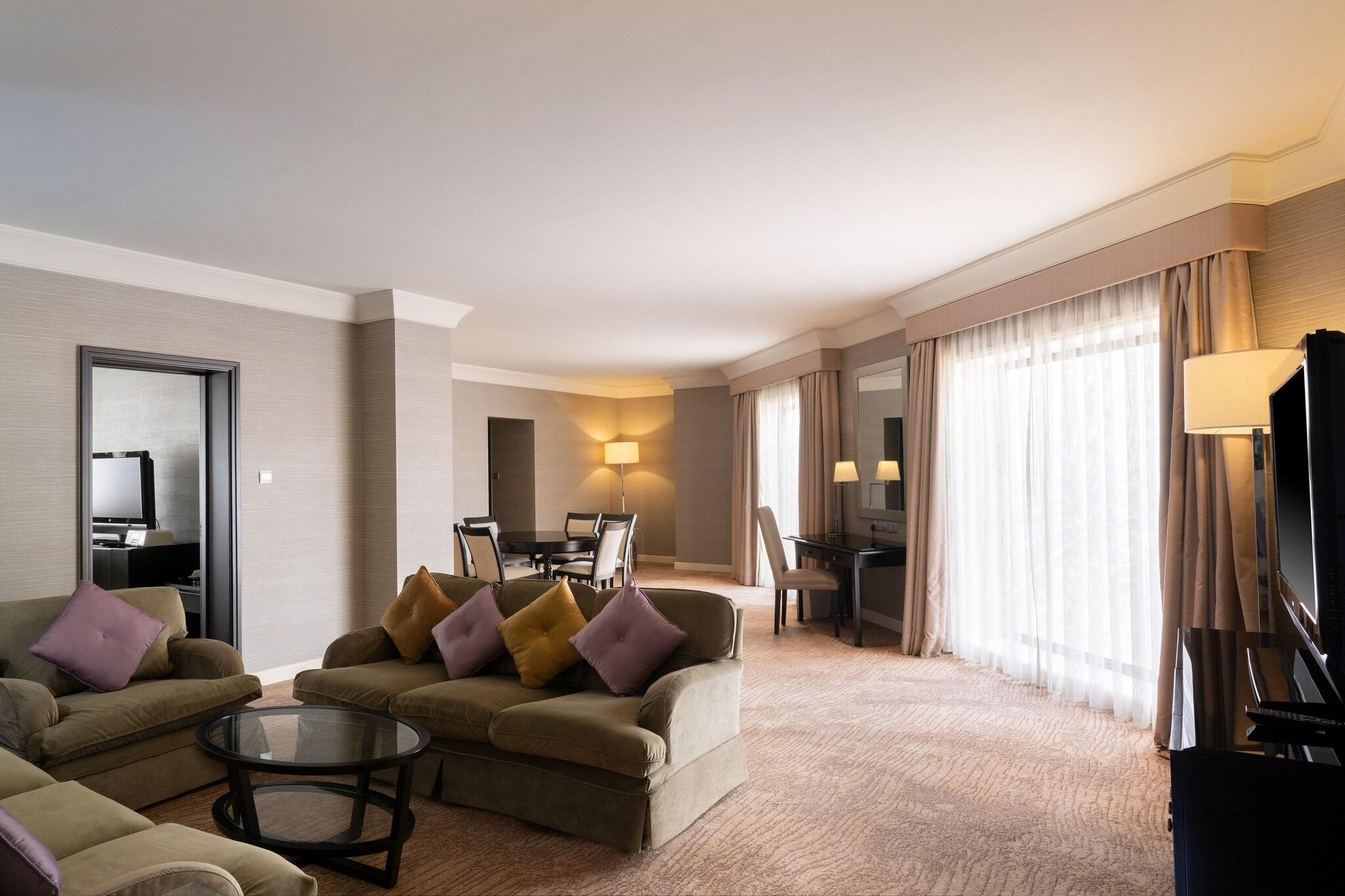 Suite City View King Bed