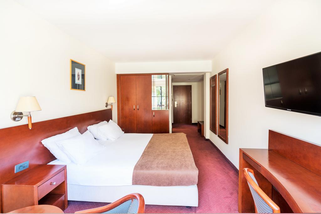 Double Connecting Room