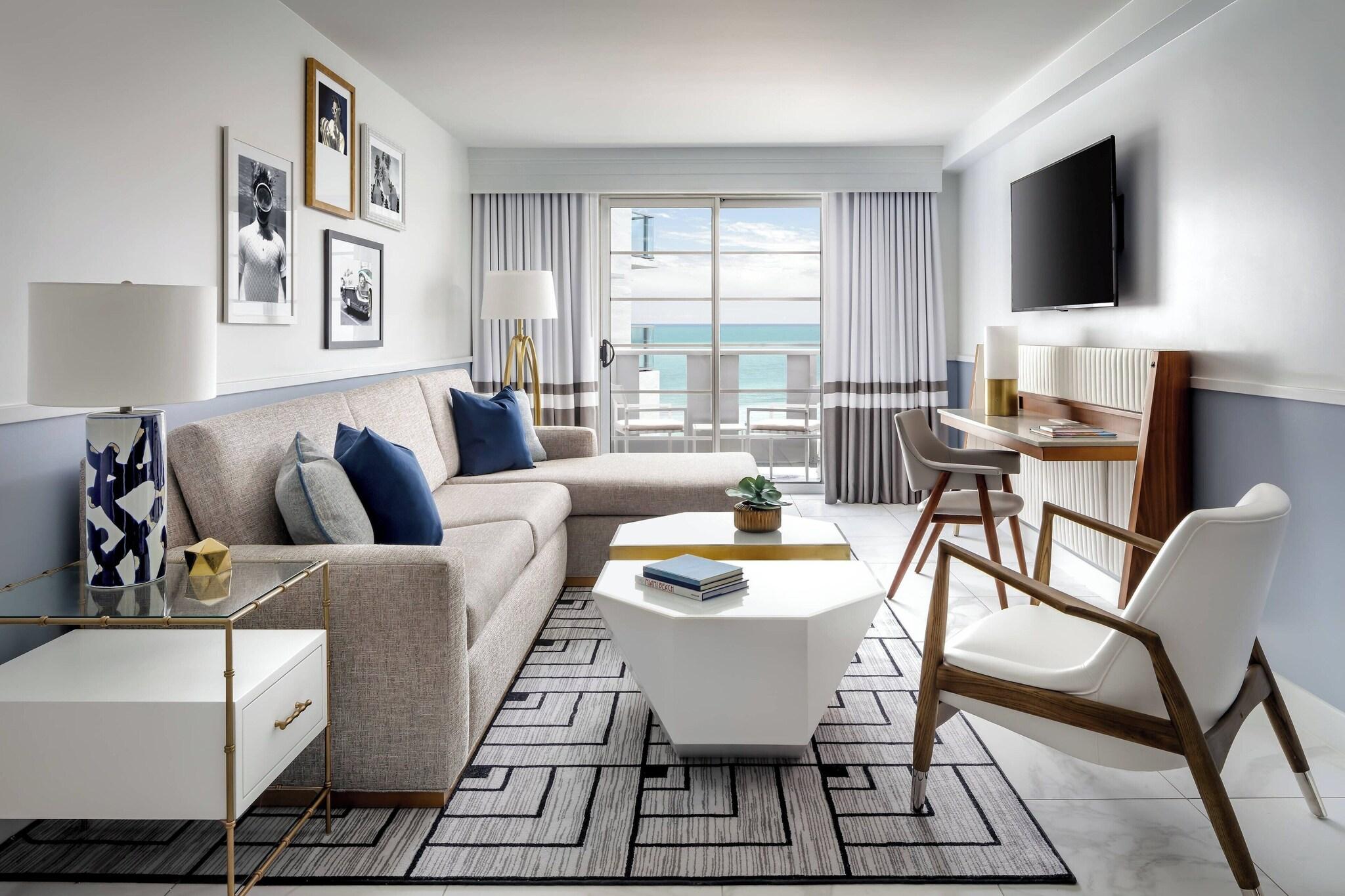 Suite Accessible King Size Bed