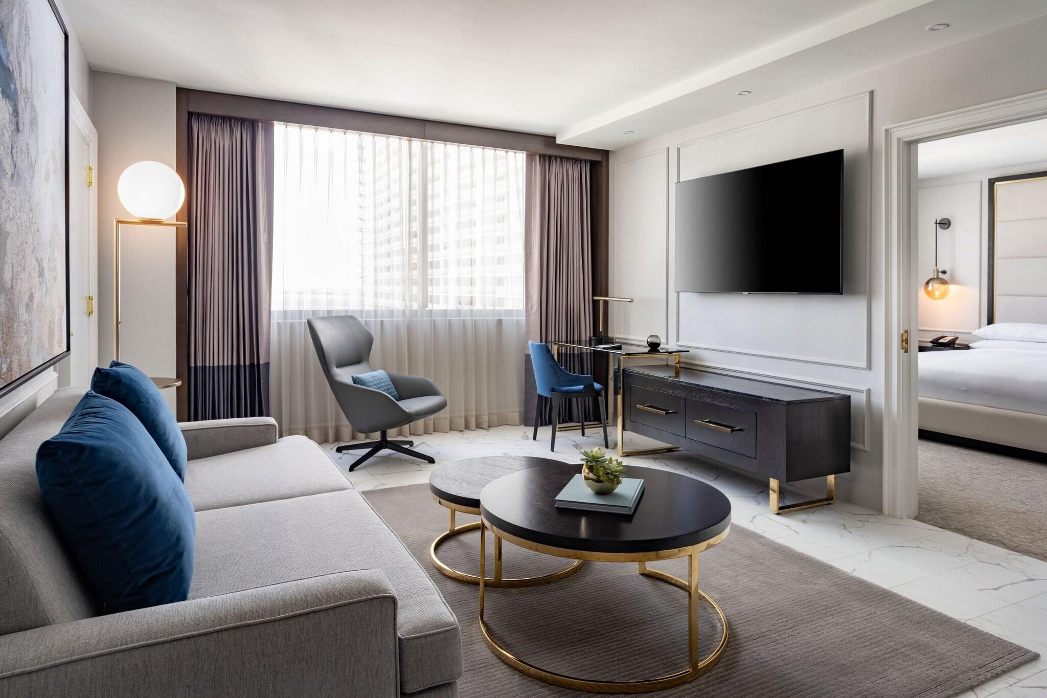 Suite Accessible King Size Bed