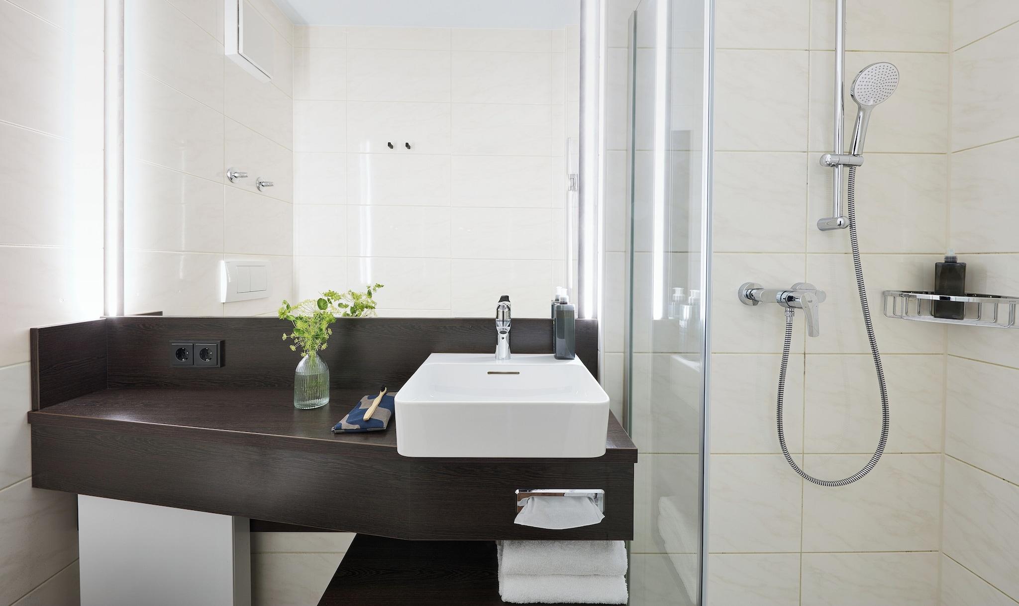 Twin Deluxe Queen Bed