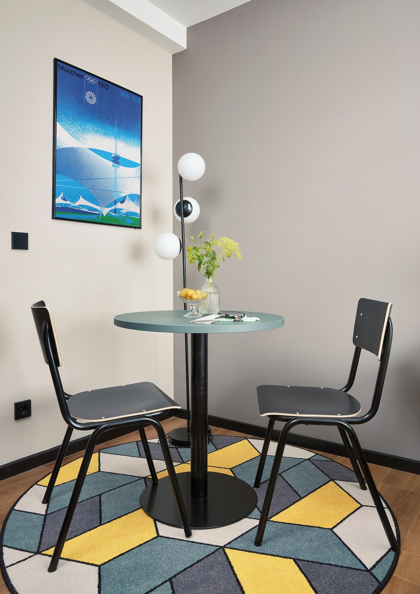 Twin Deluxe Queen Bed