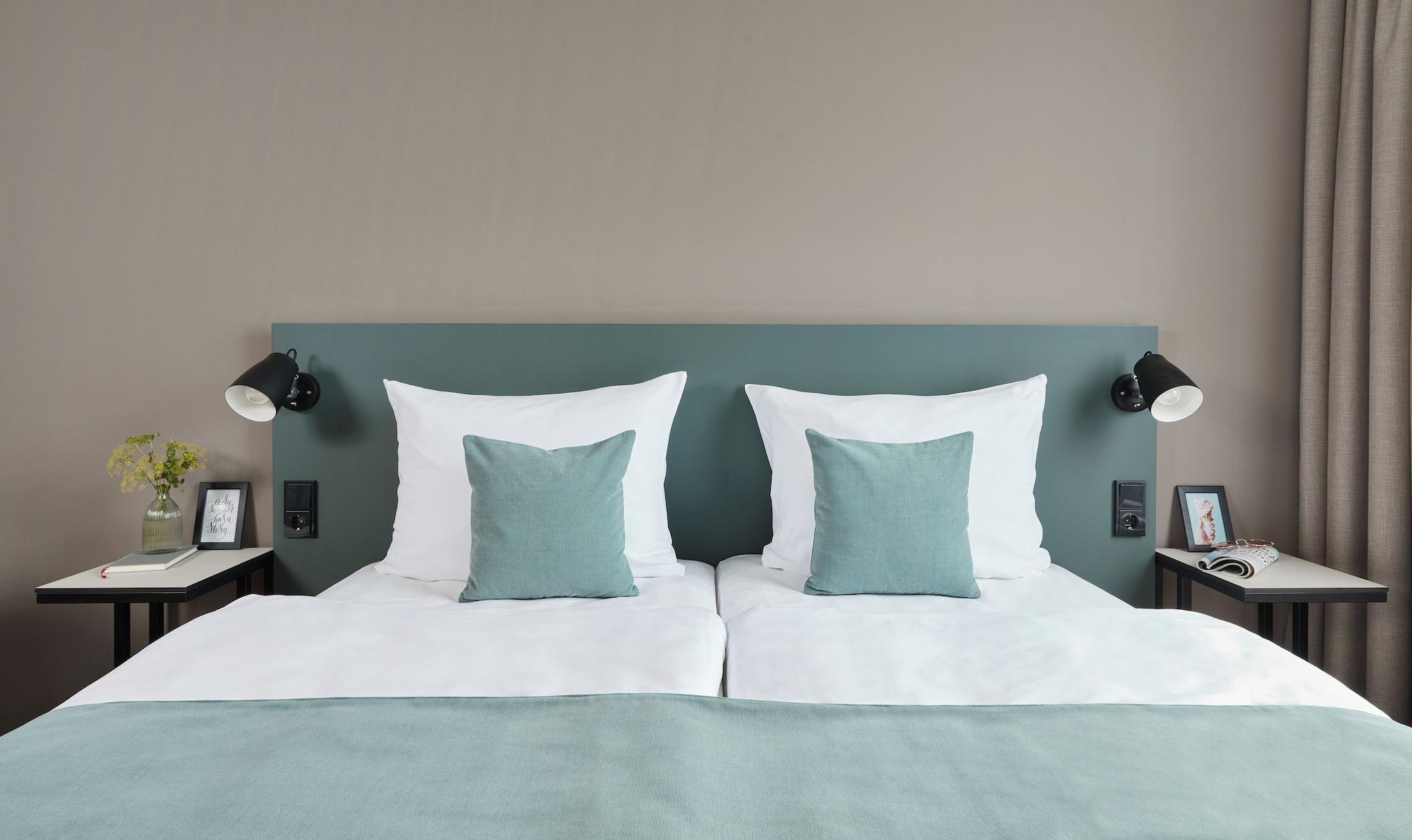 Twin Deluxe Queen Bed