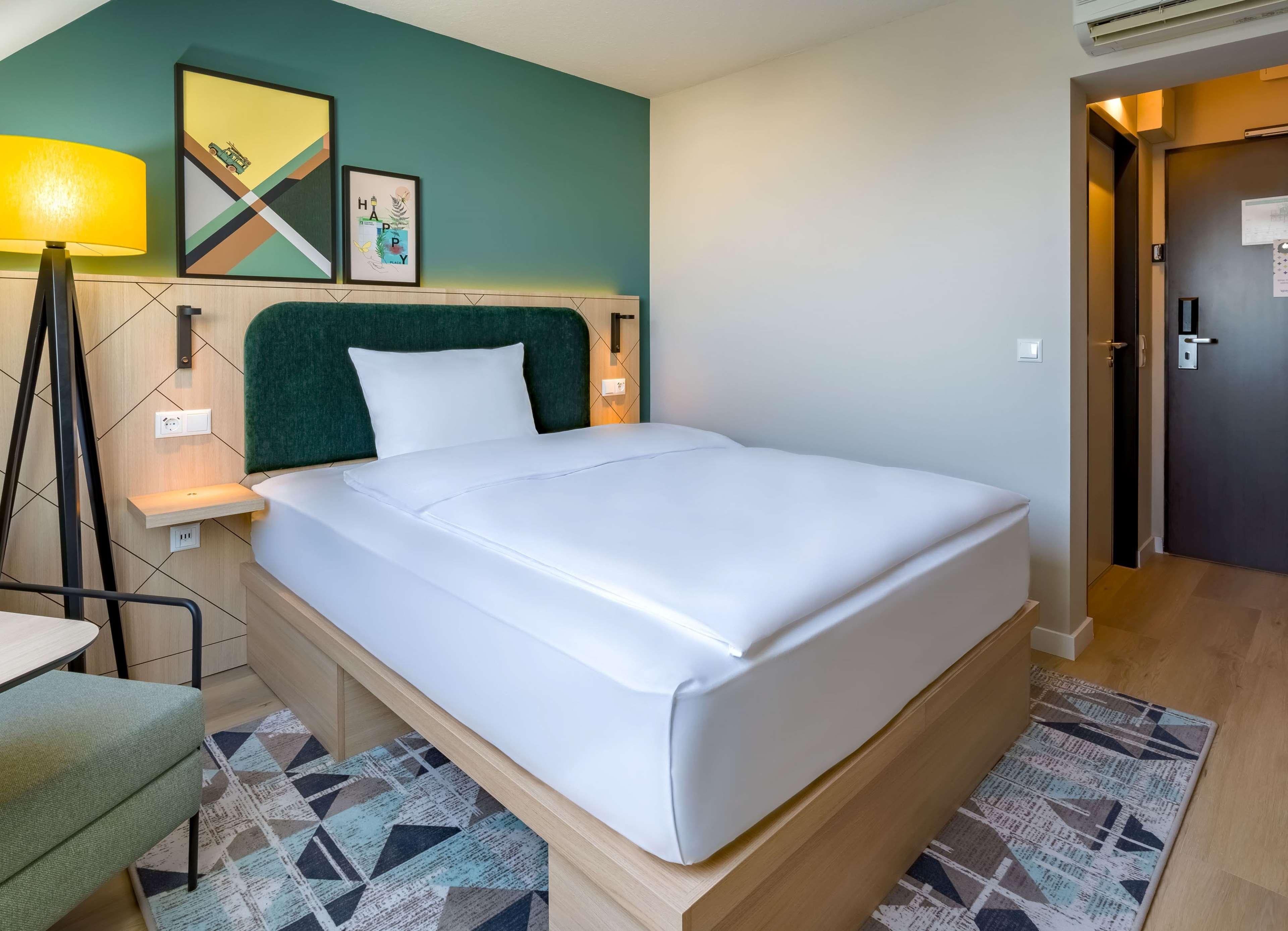 Double Queen Size Bed
