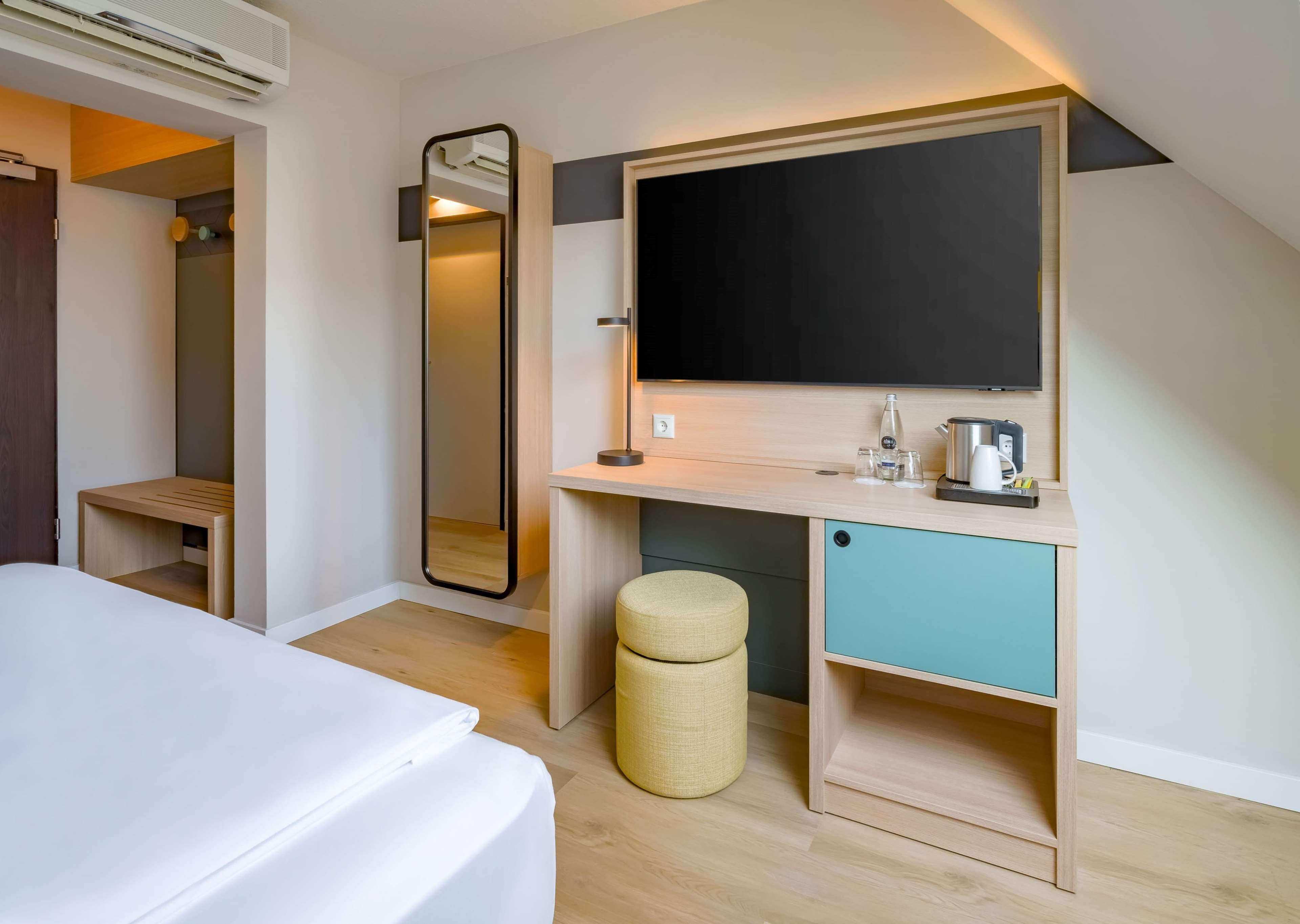 Double Queen Size Bed