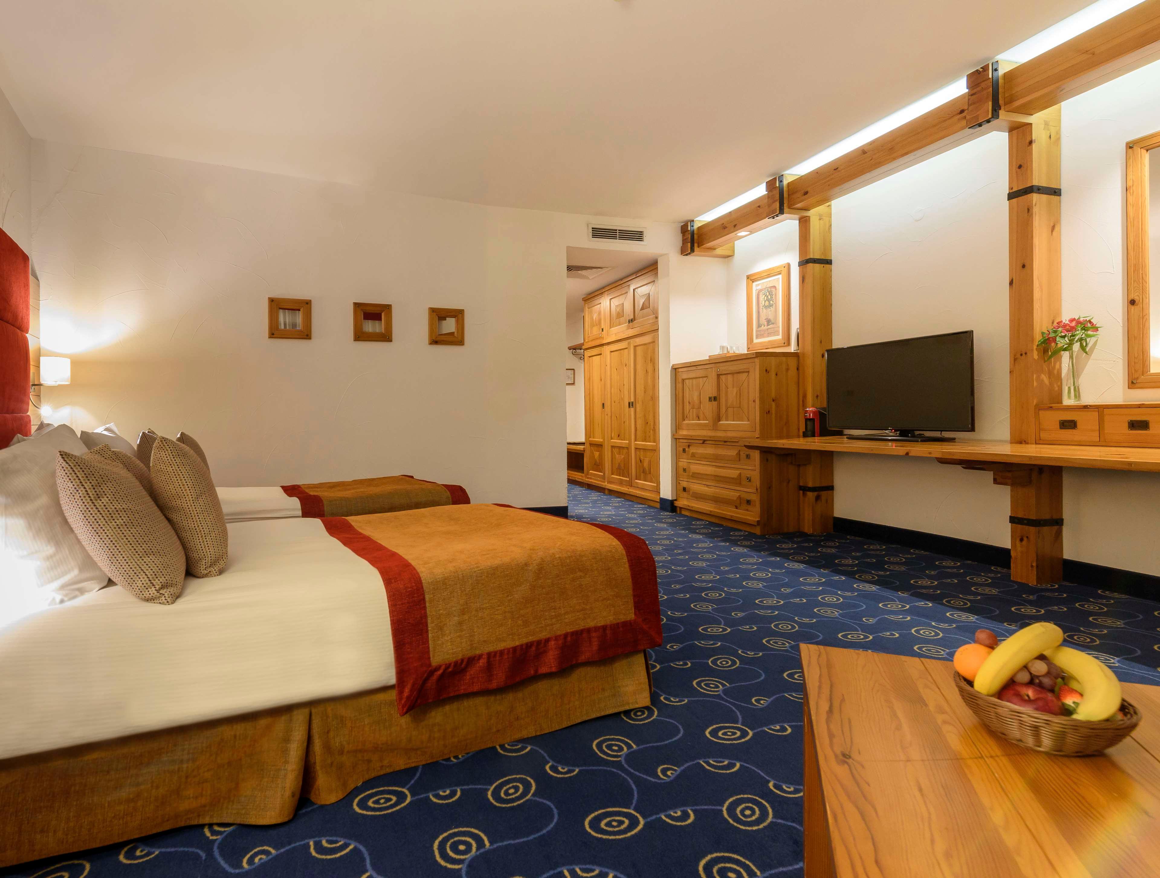 Twin Deluxe with Views