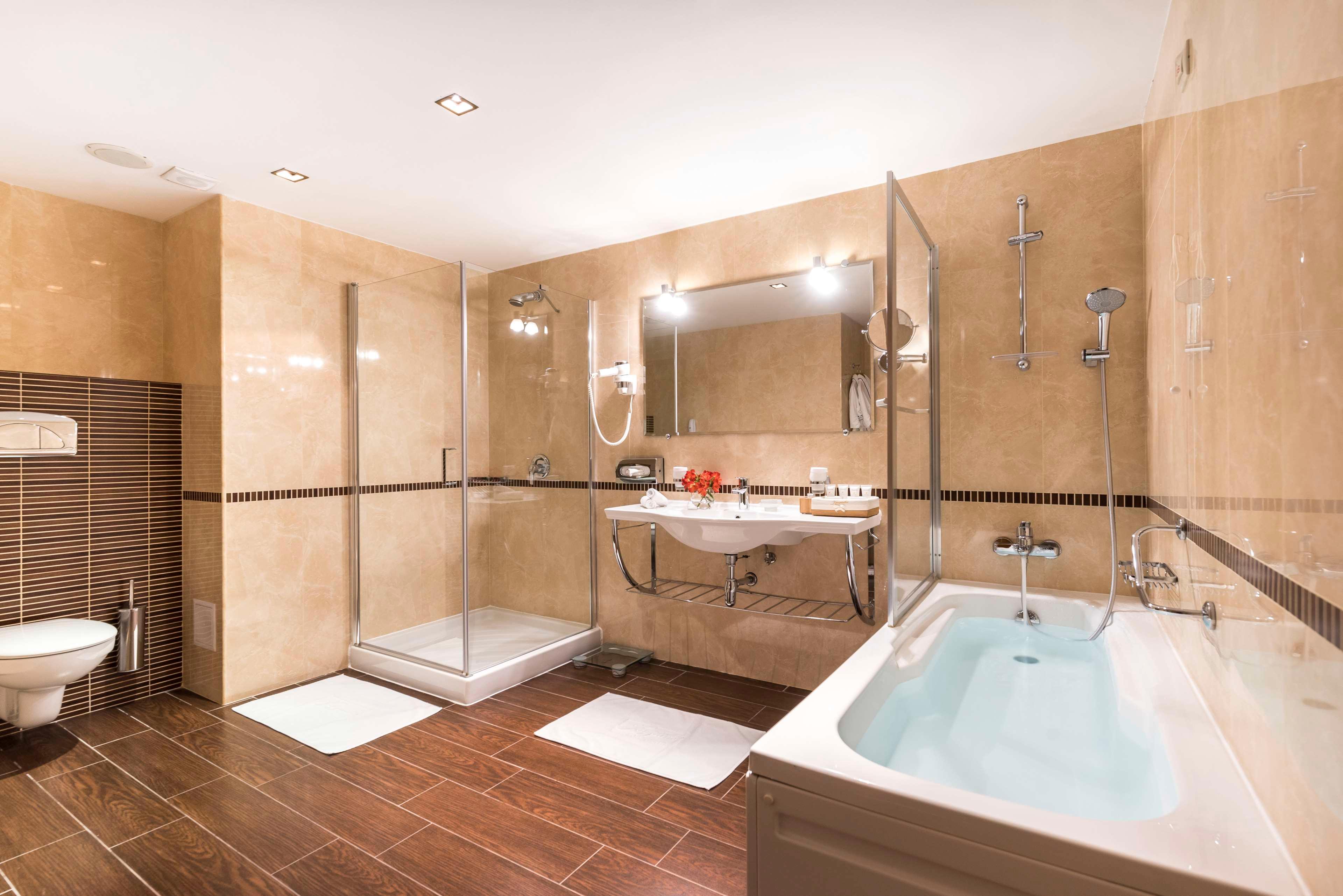 Twin Deluxe Mountain View