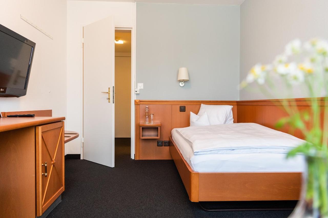 Single Deluxe One Bed