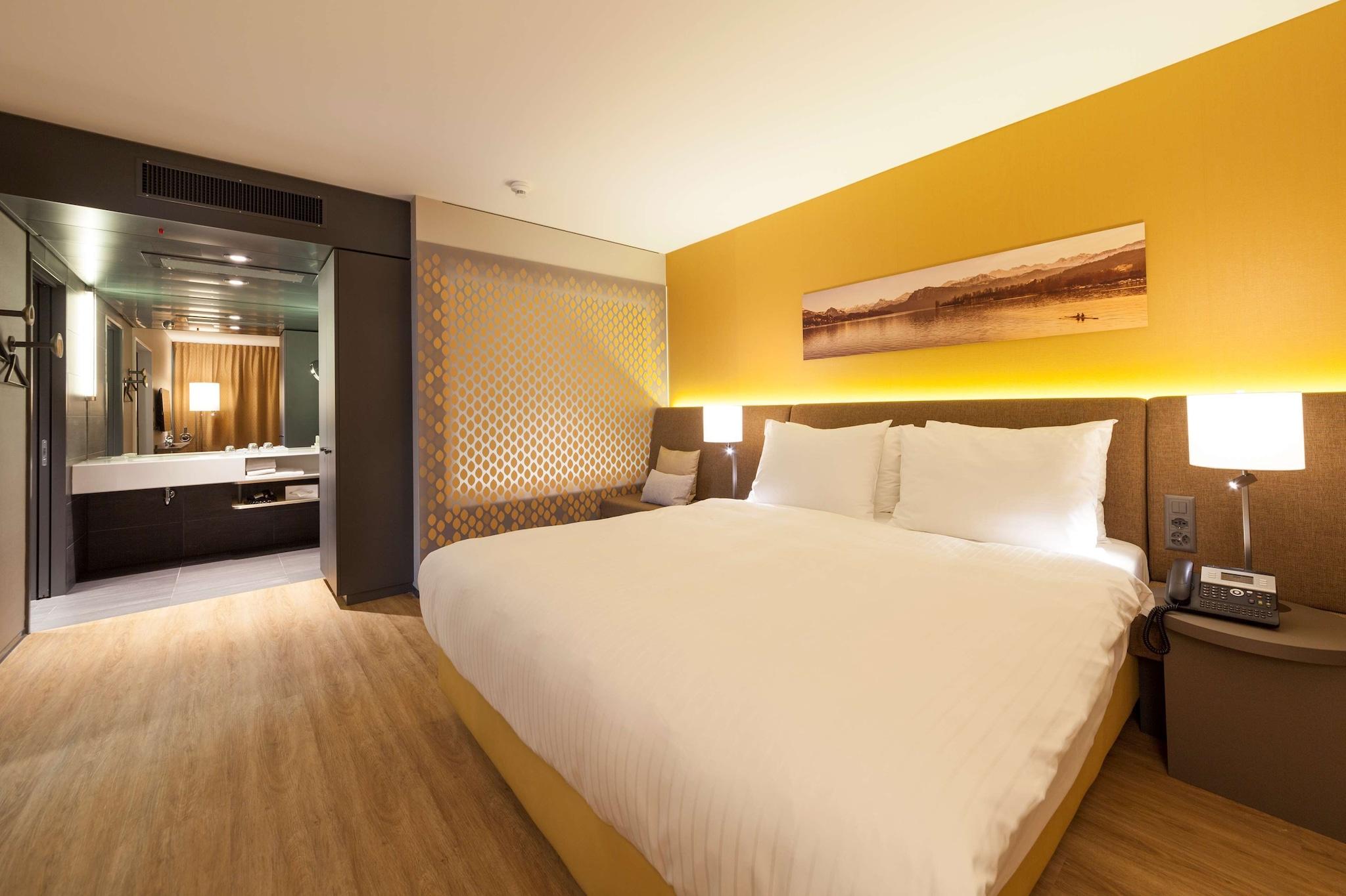 Suite King Size Bed