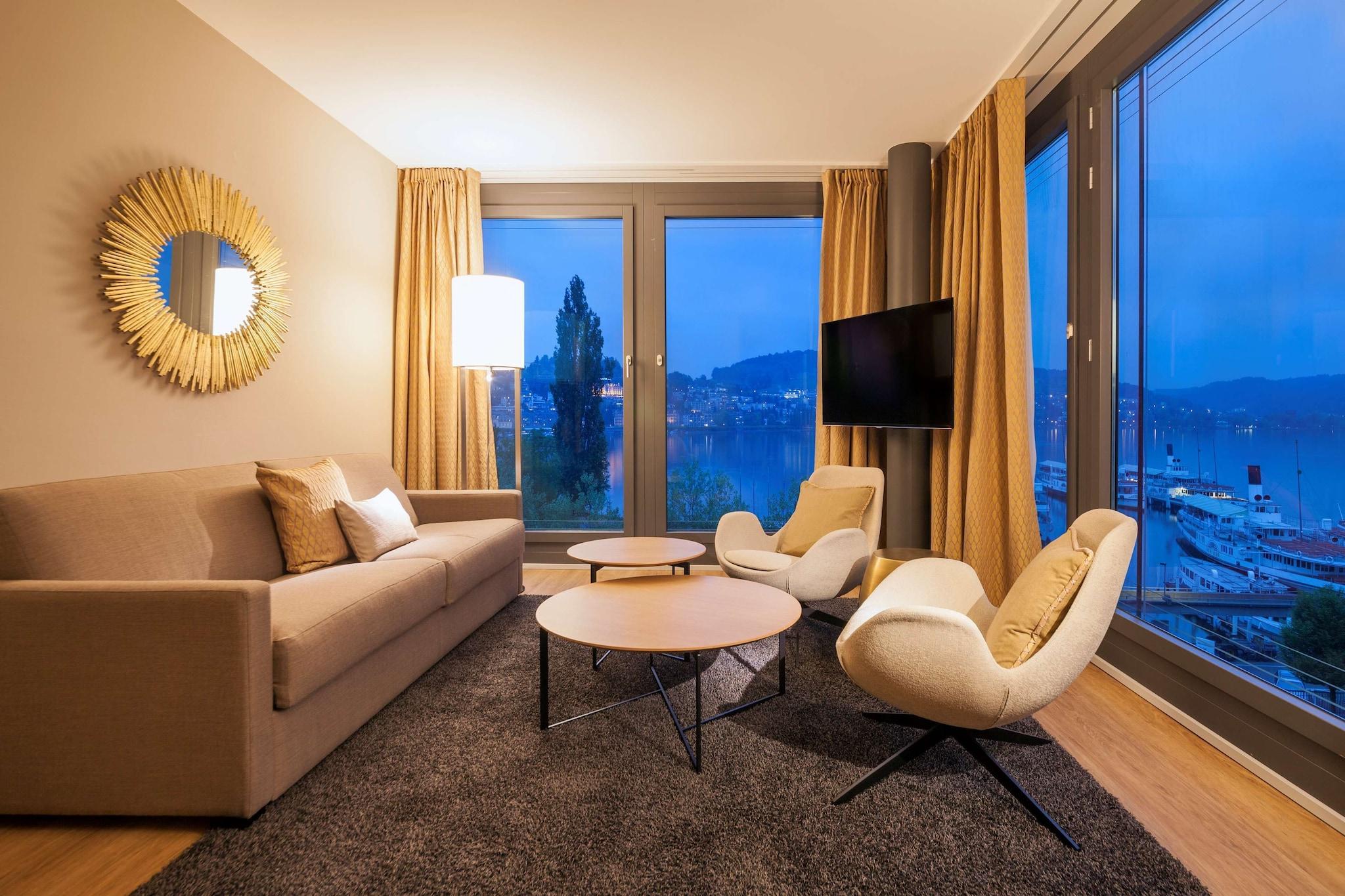 Suite King Size Bed