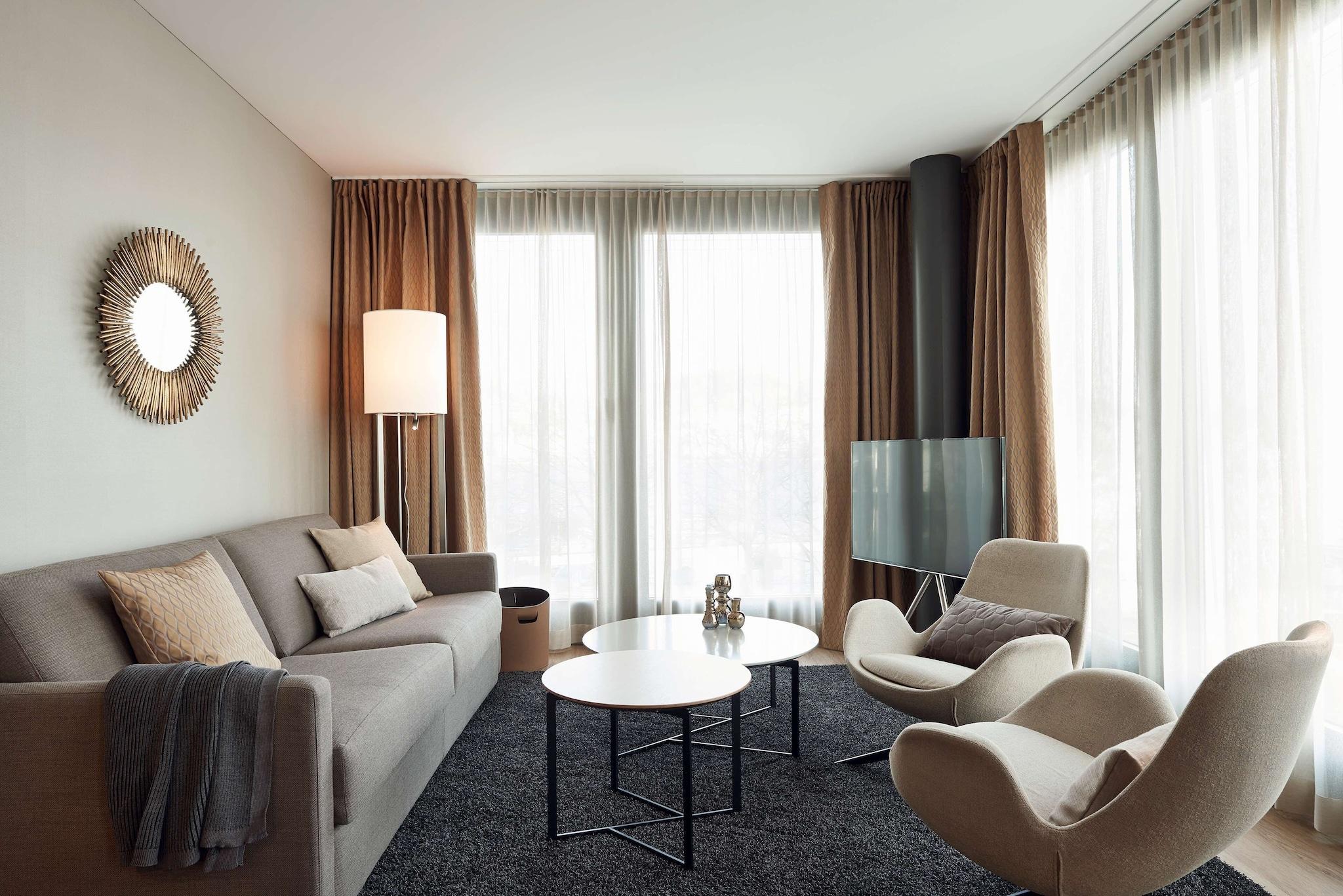 Suite King Size Bed