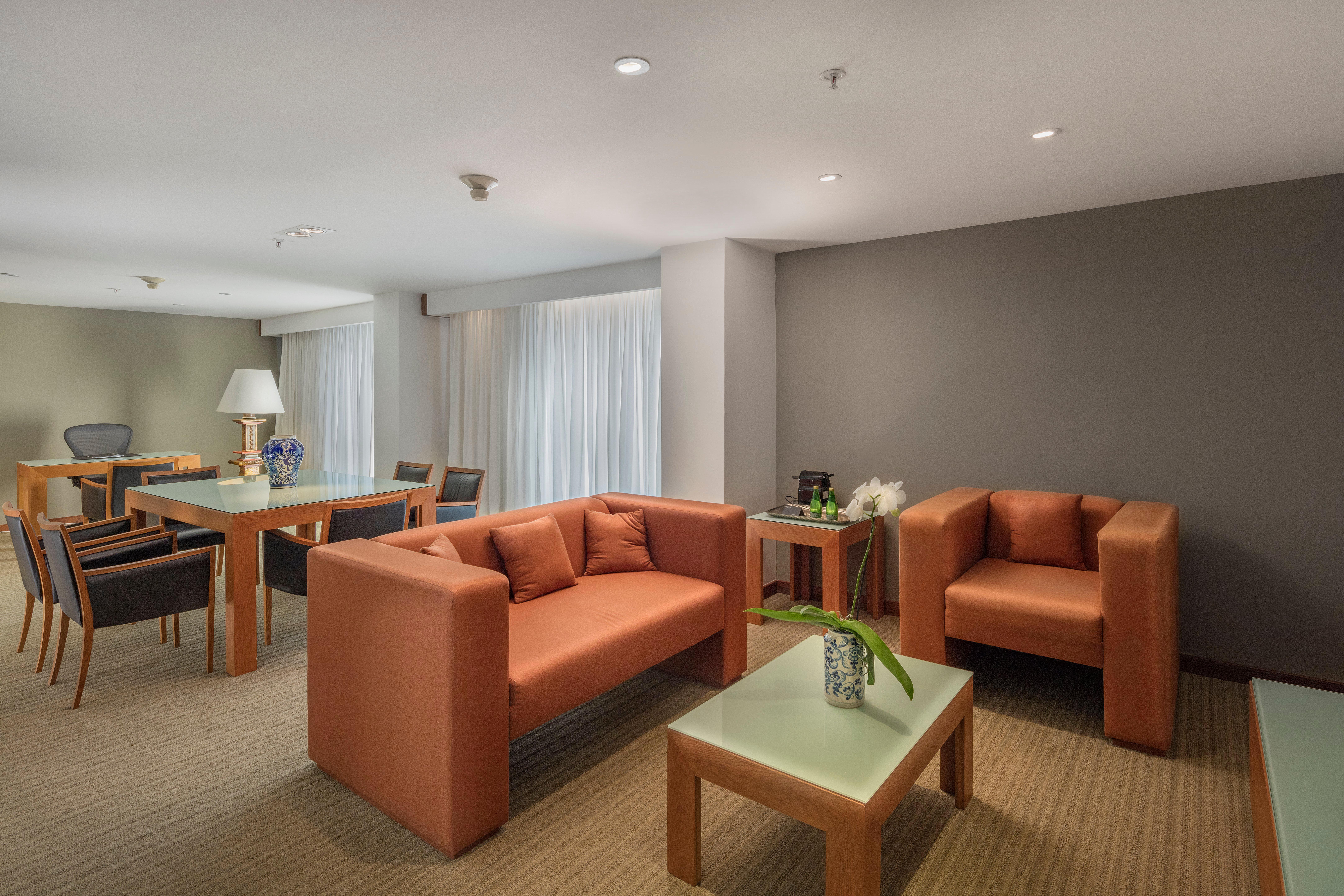 Suite Business King Bed