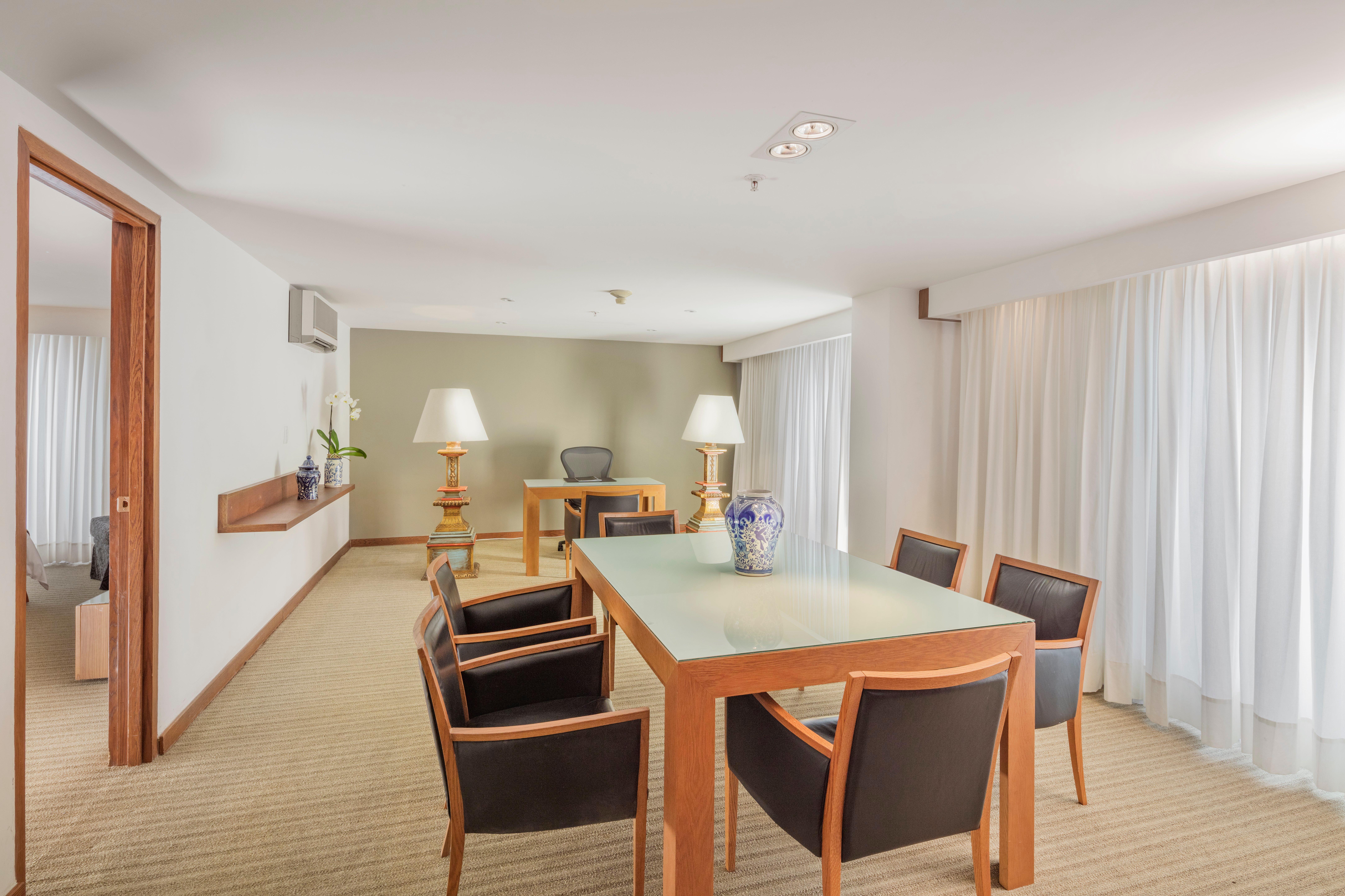 Suite Business King Bed