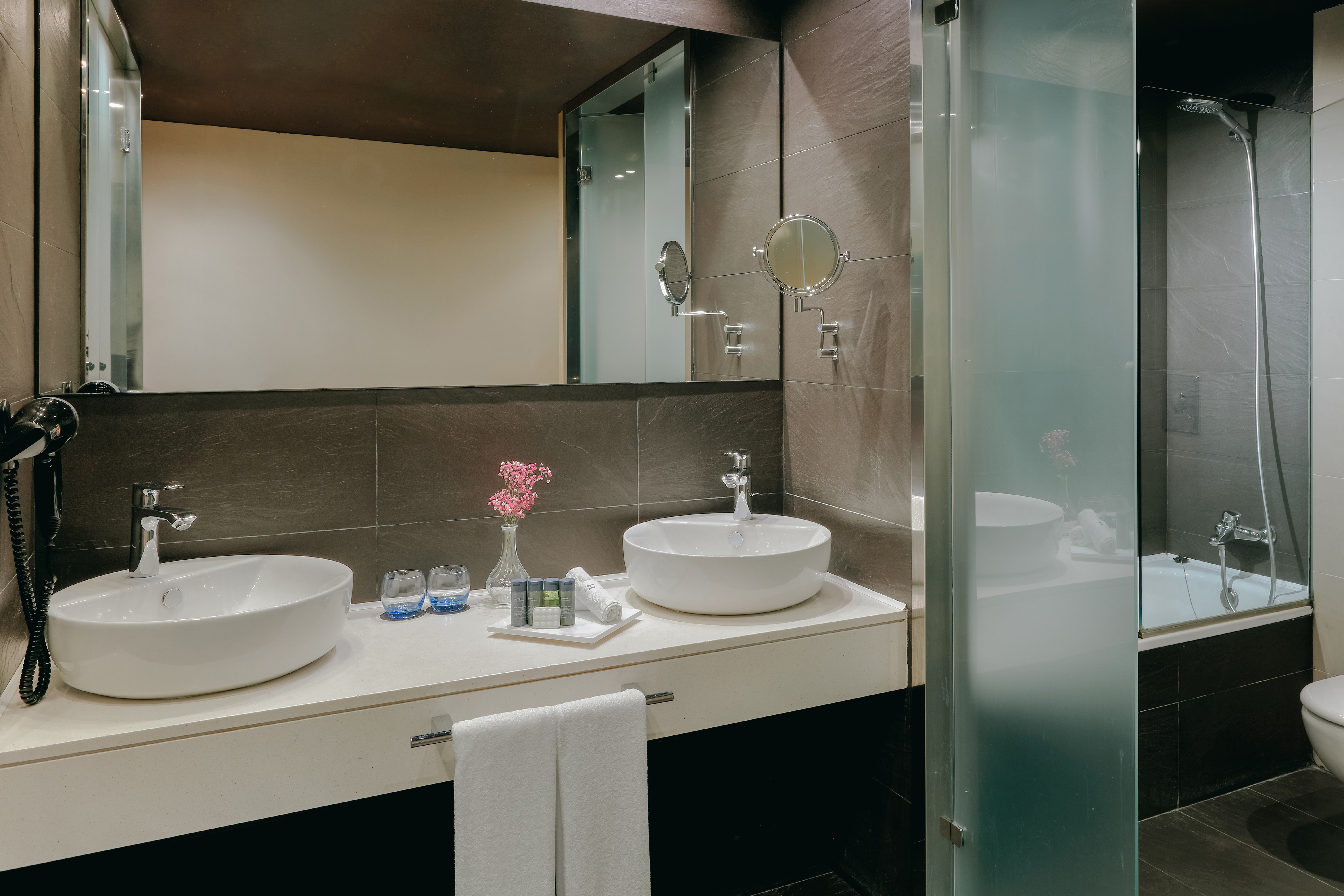 Double Single Superior with Views