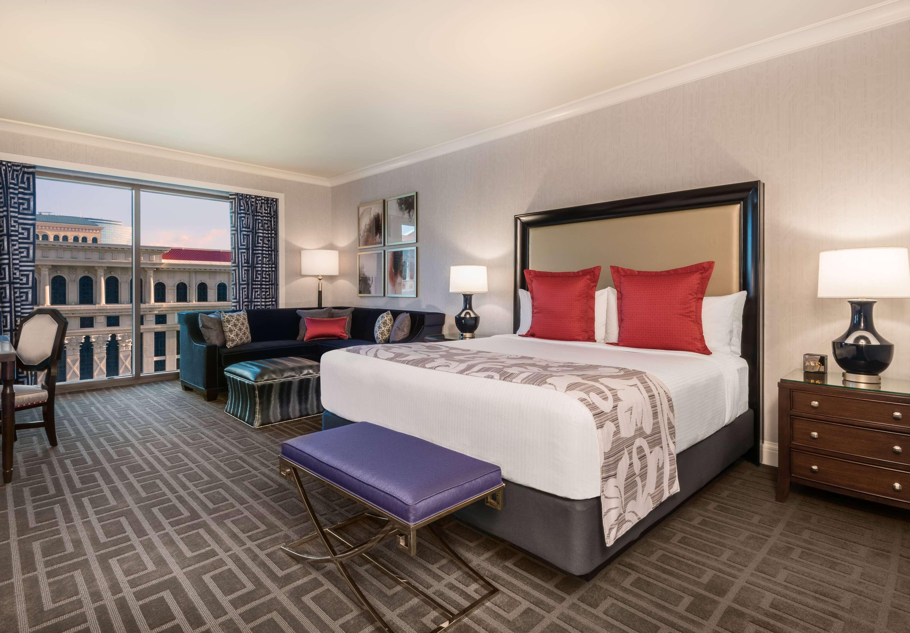 Double Pool View King Bed
