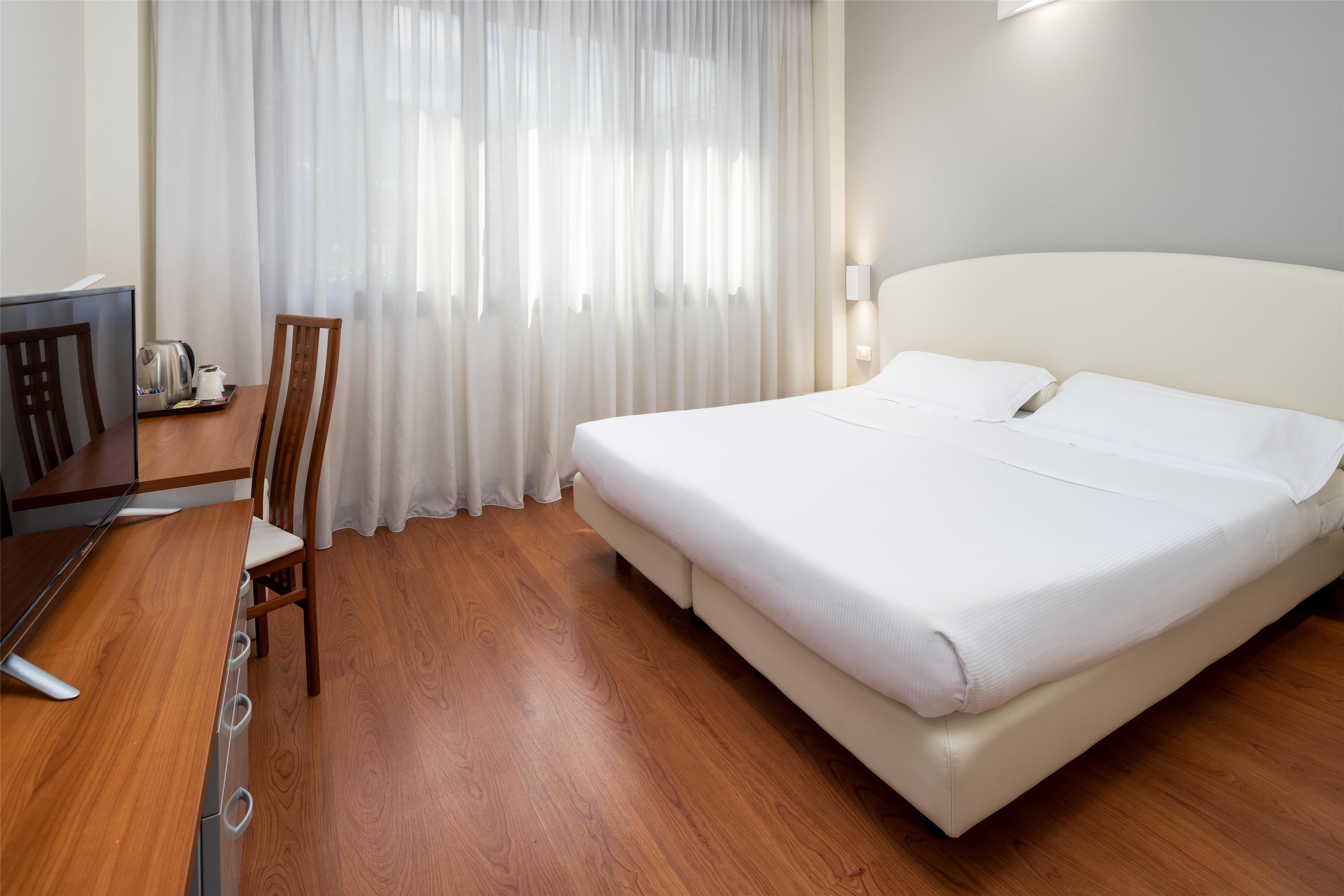 Room King Size Bed