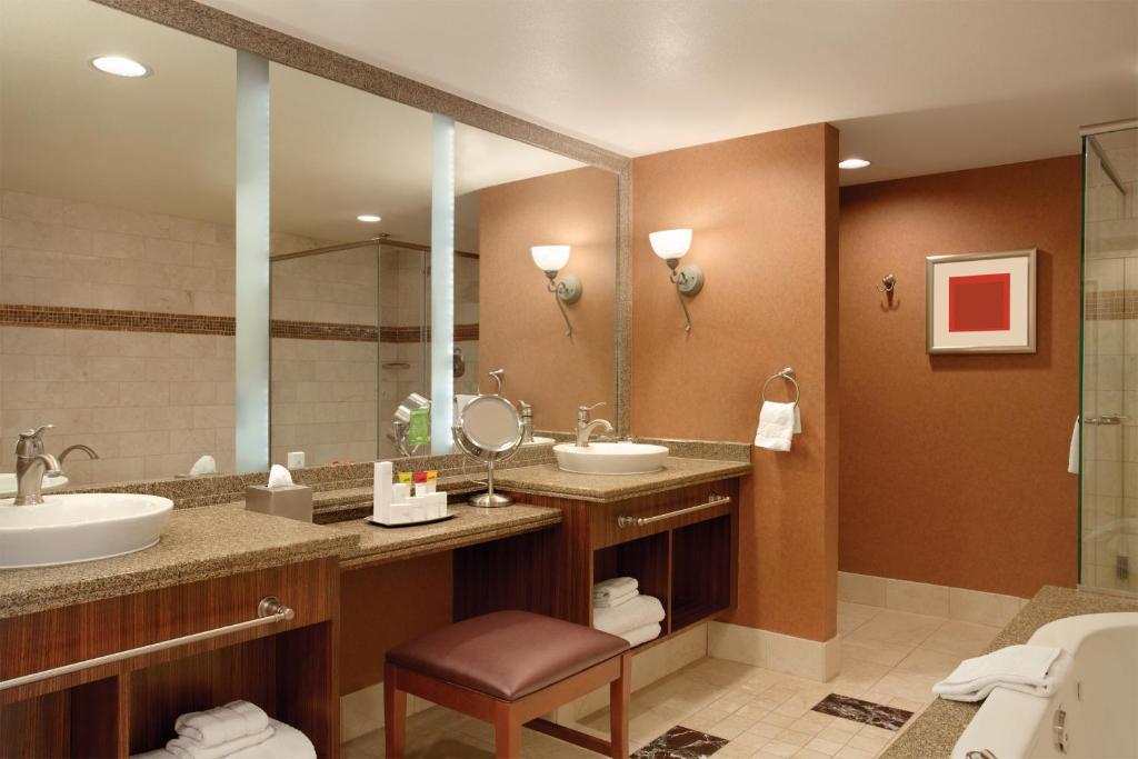 Suite Two Queen Beds