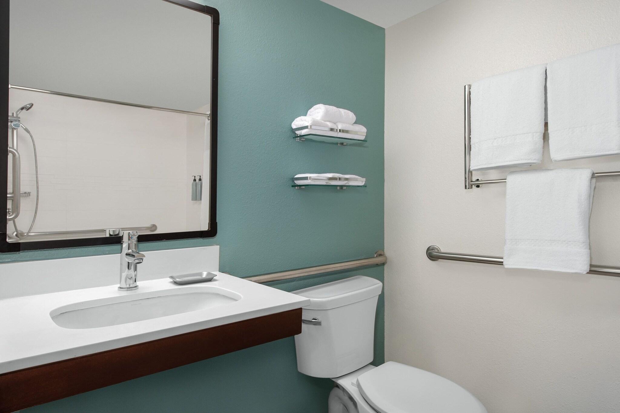 Suite Accessible King Size Bed