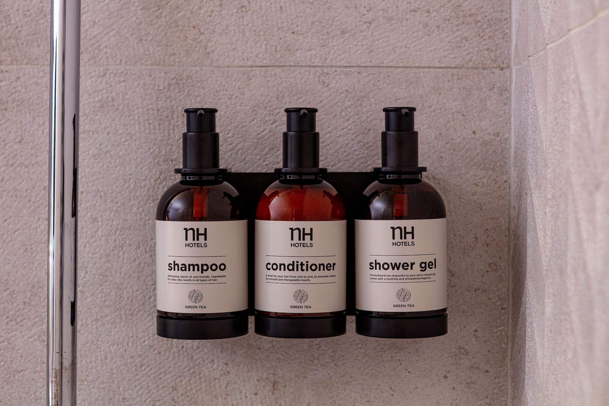 Family Room Queen Size Bed