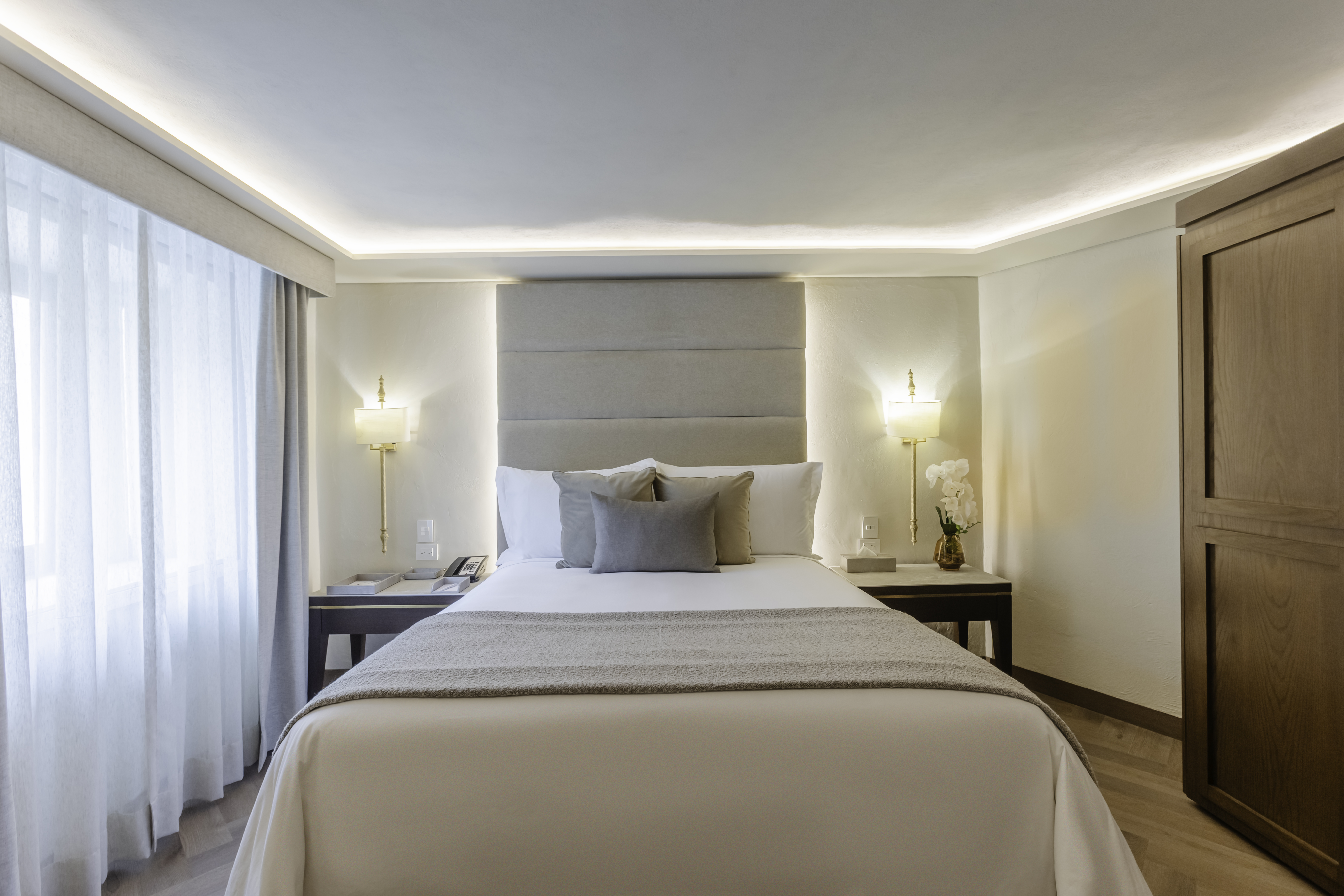 Double Classic Queen Bed