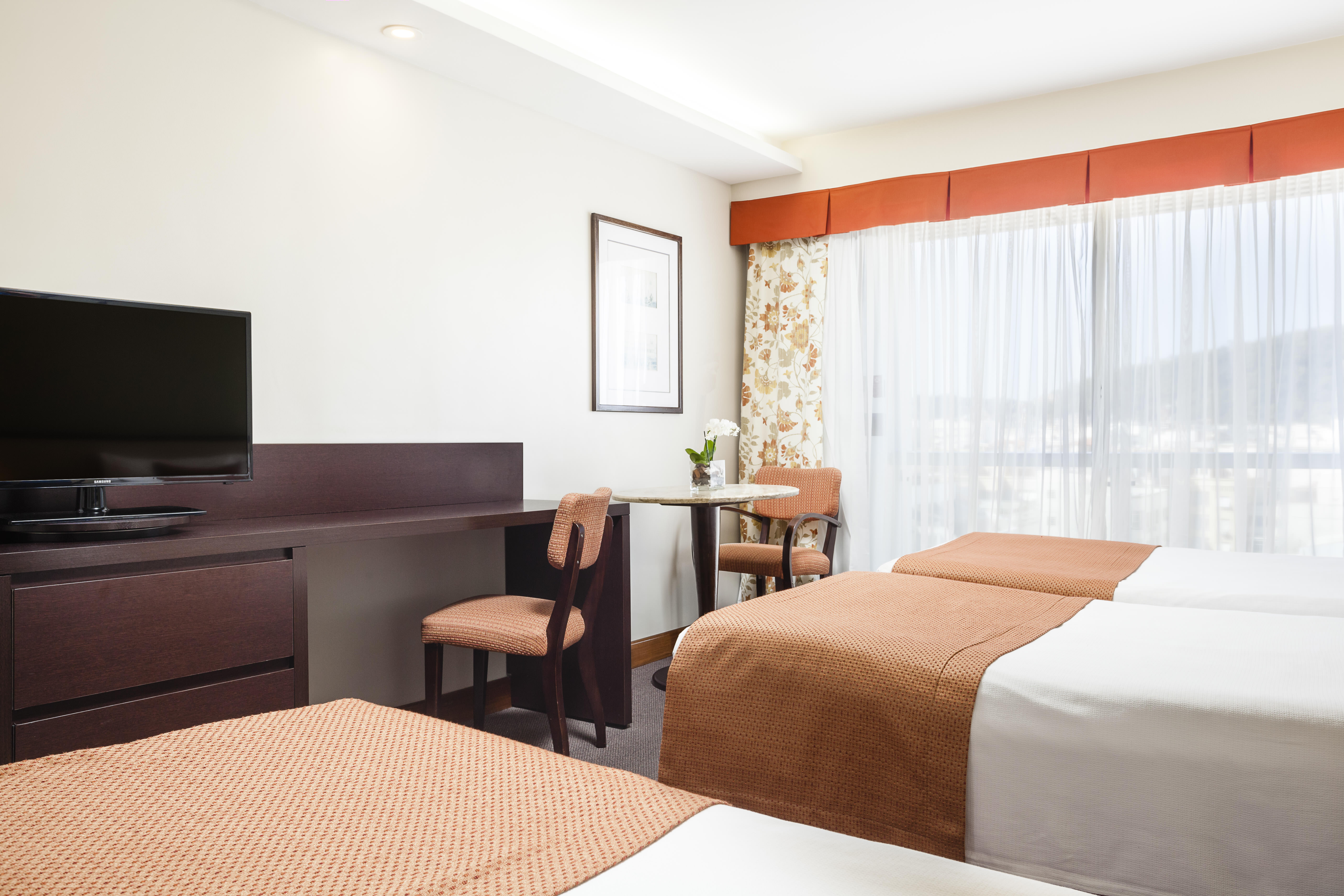 Triple Superior Side Sea View