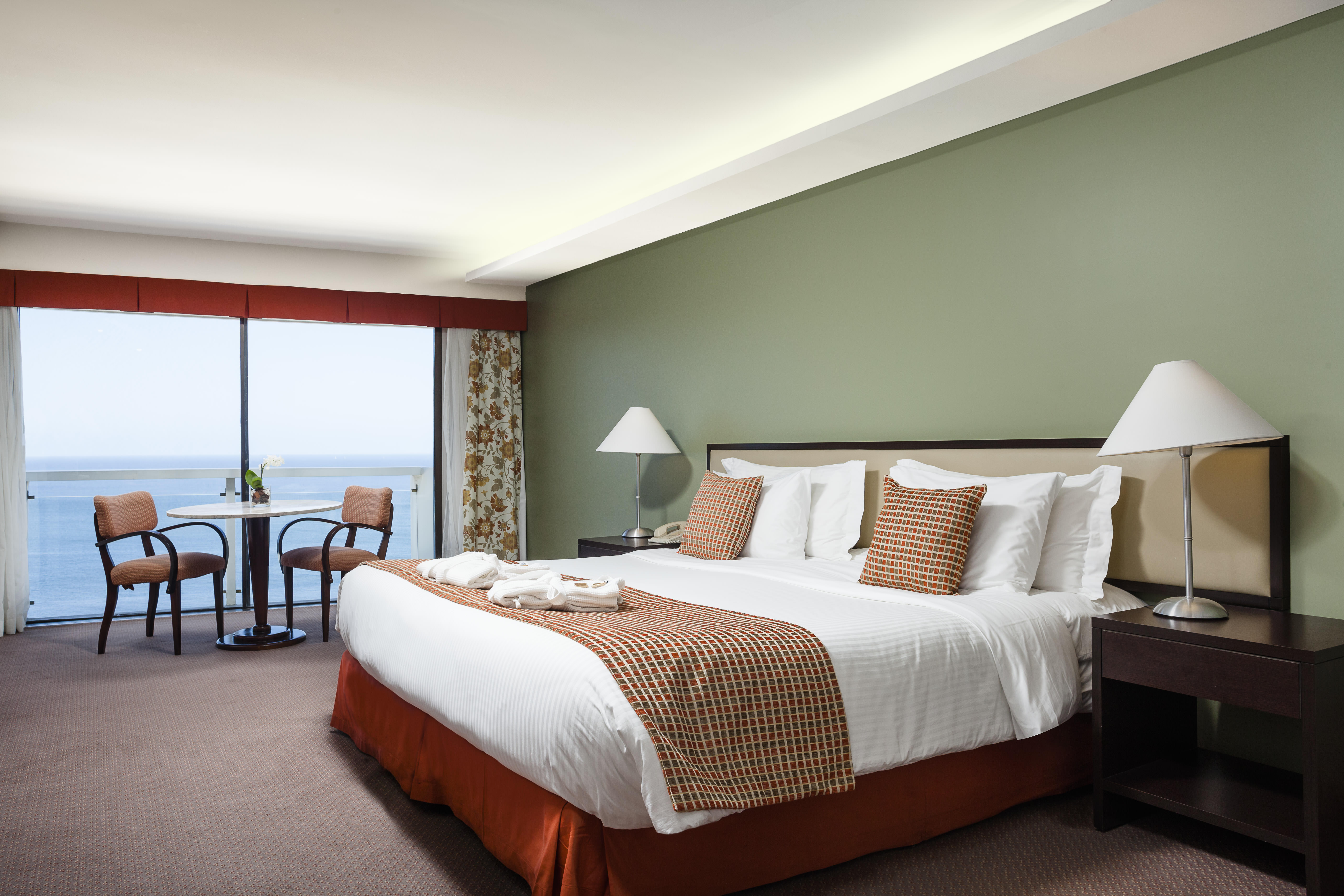 Triple Superior Side Sea View