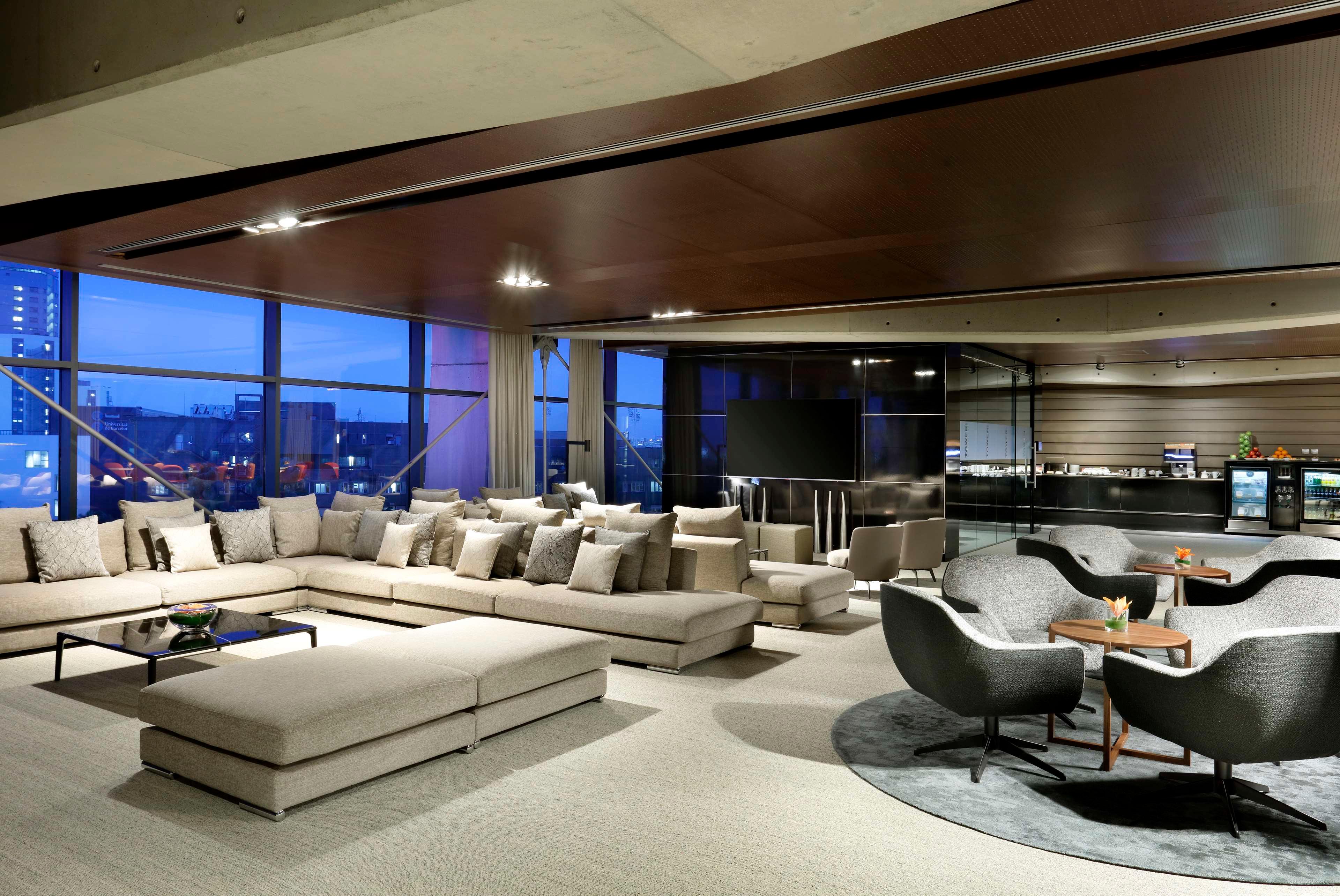 Double Club King Bed