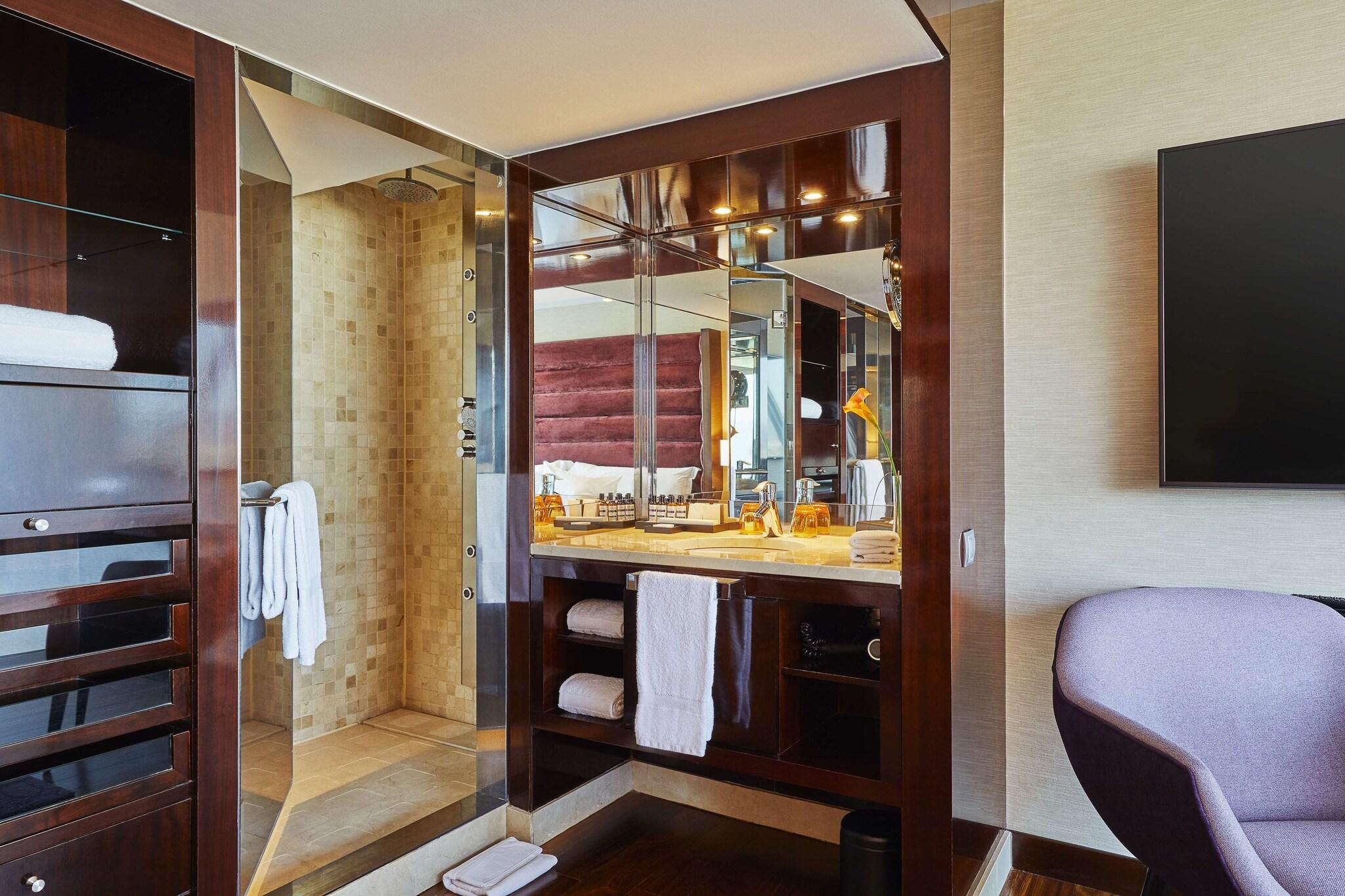 Double King Size Bed