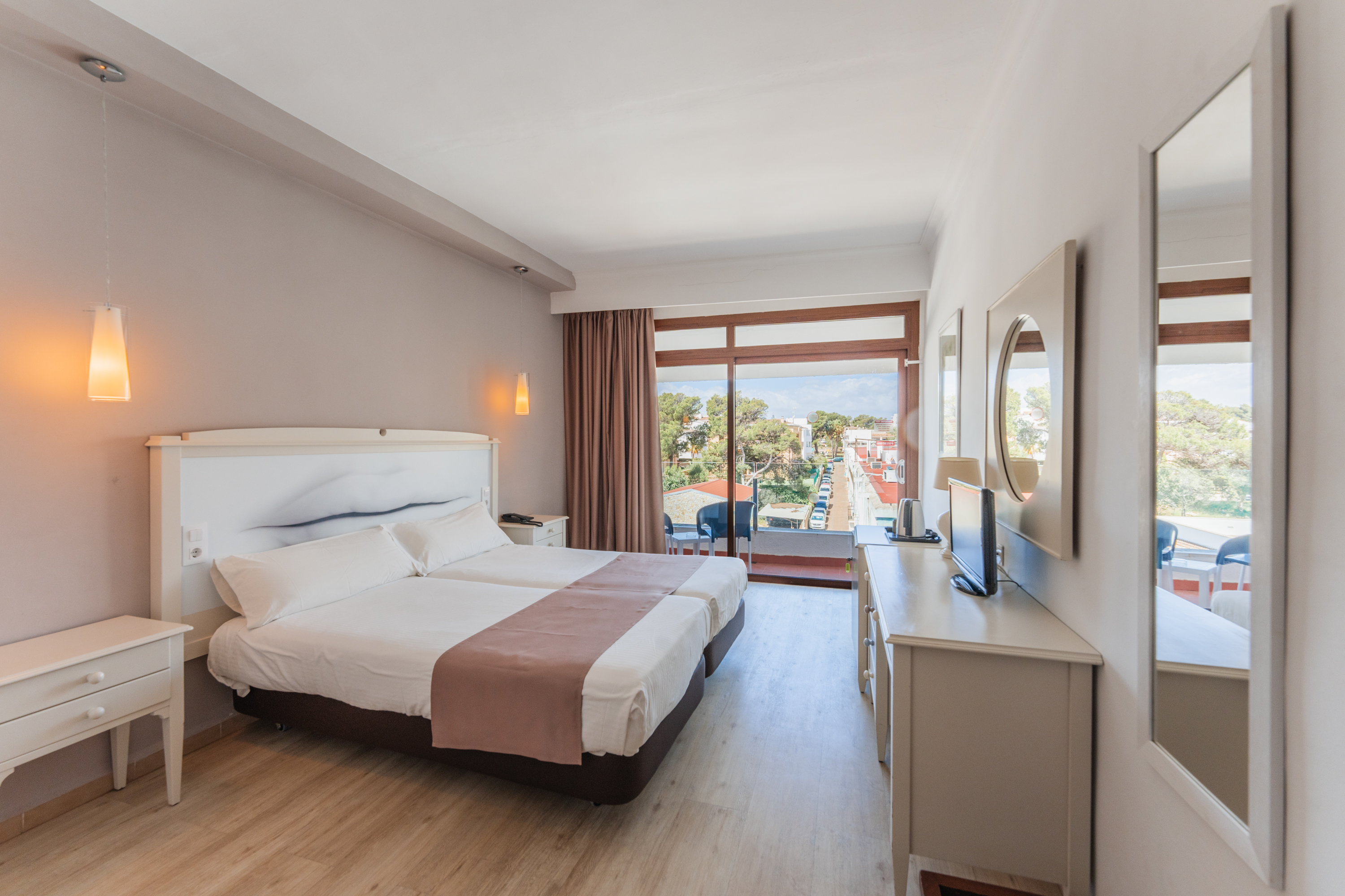 Double or Twin Standard