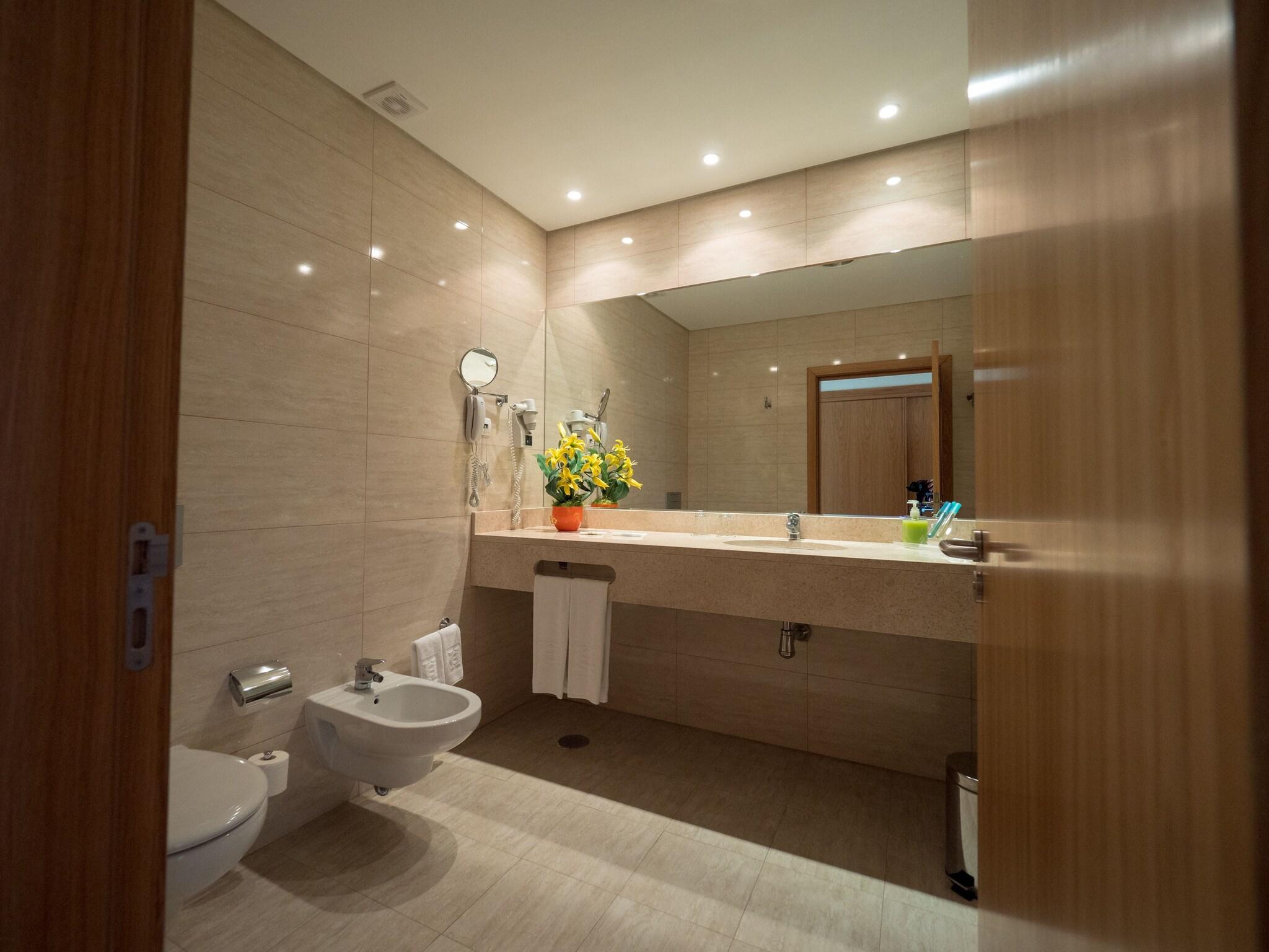 Double or Twin with Double Bed