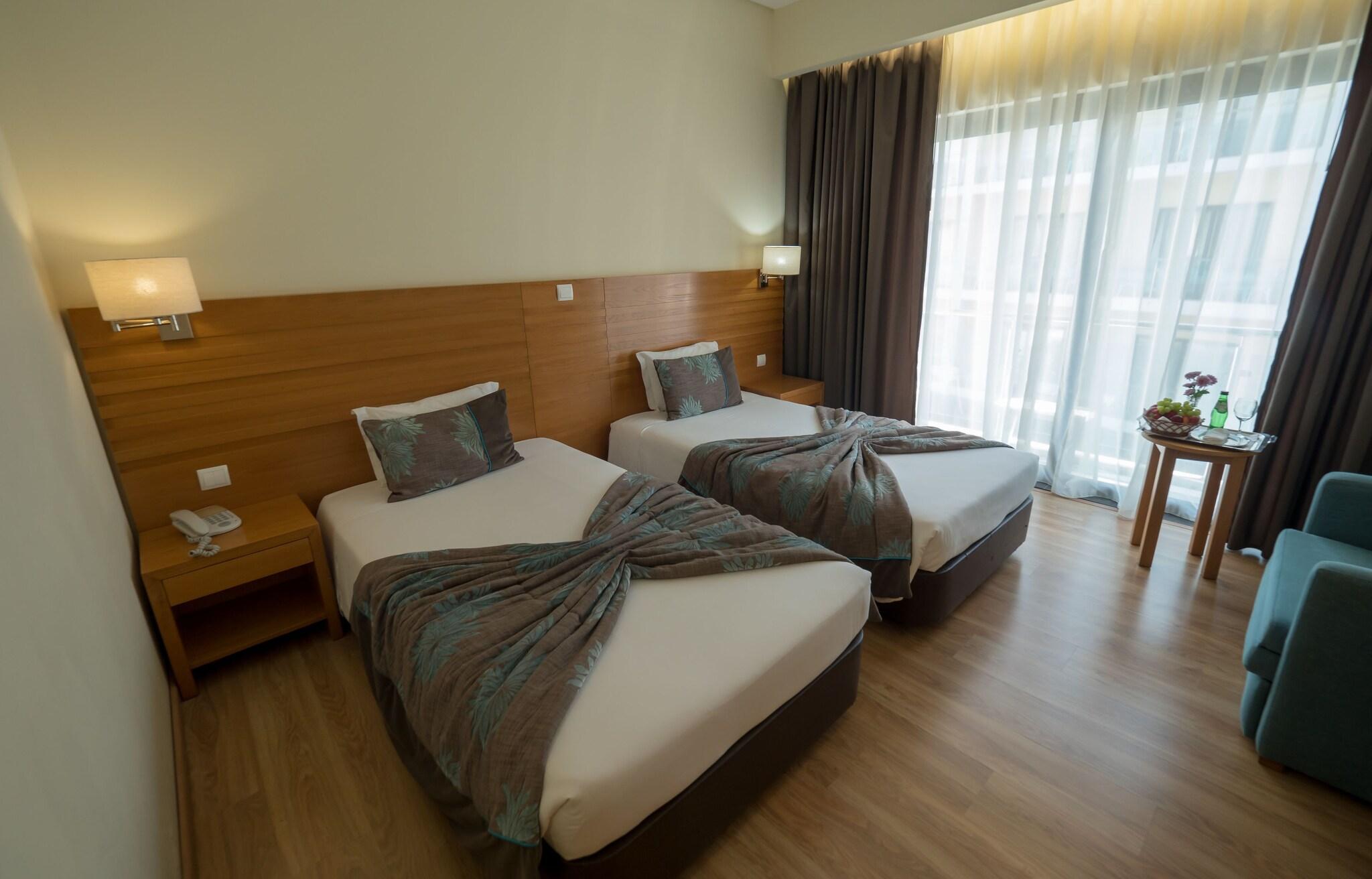 Double or Twin with Double Bed