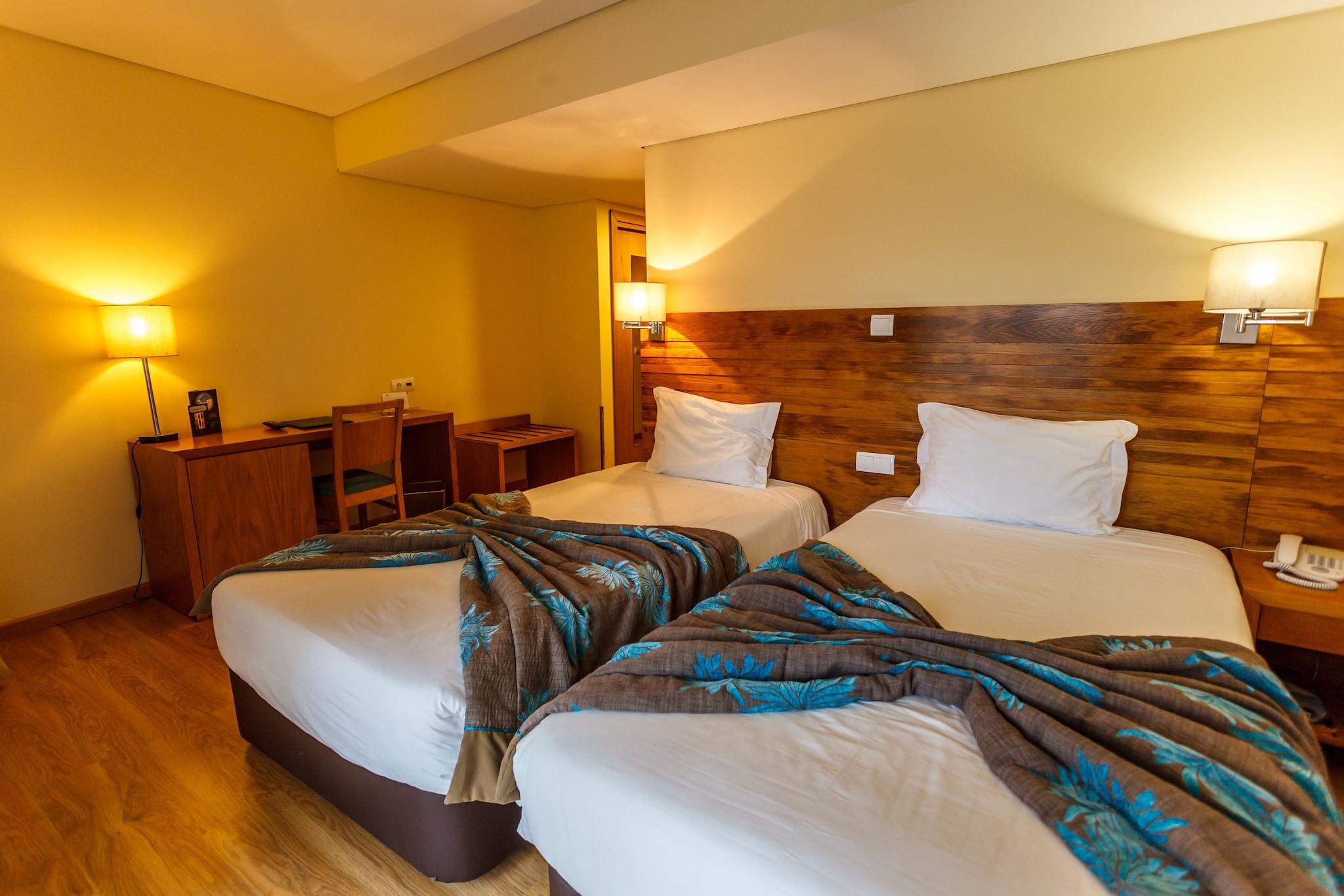 Double or Twin with Double Bed