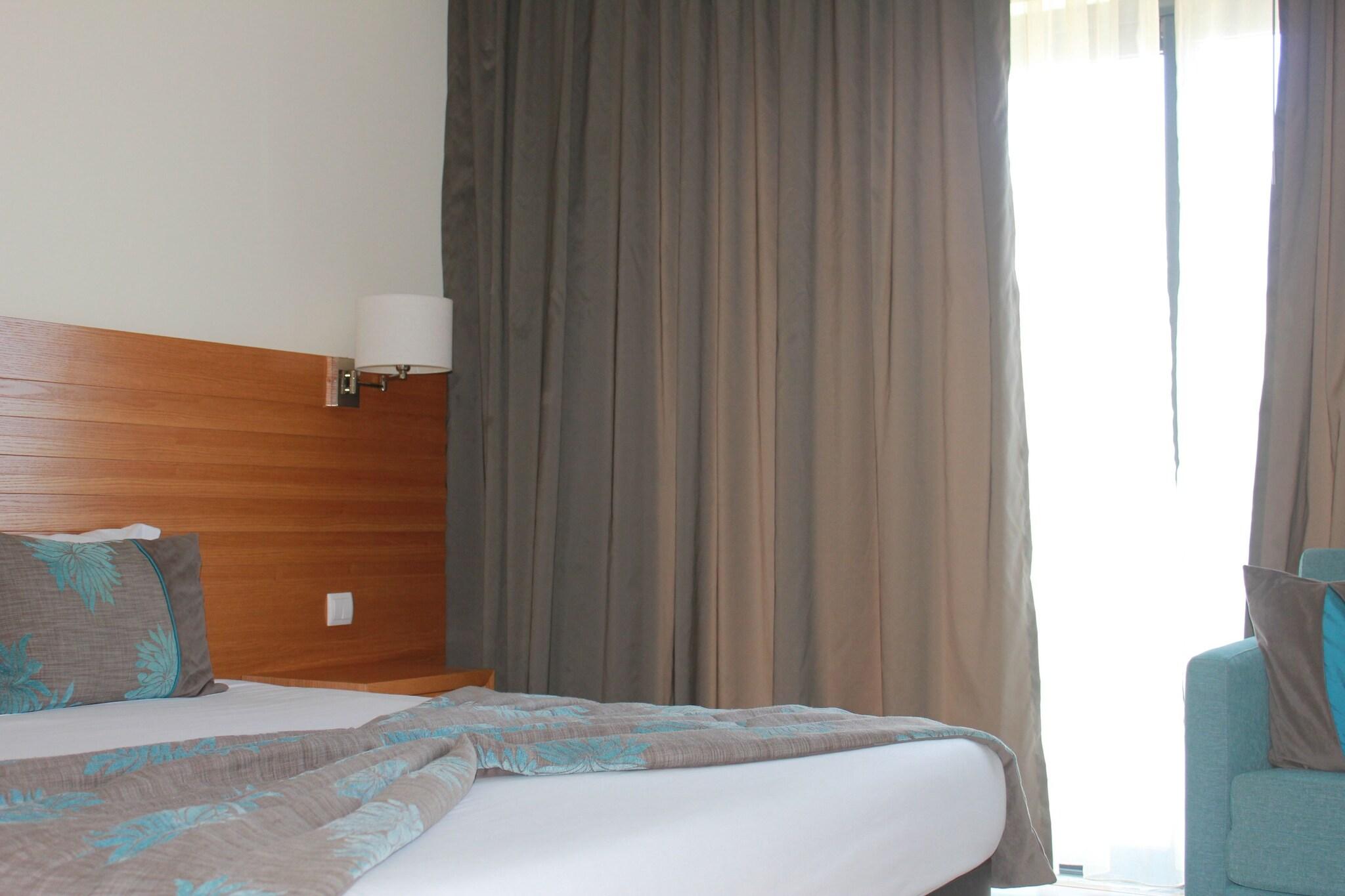 Double or Twin with Double Bed