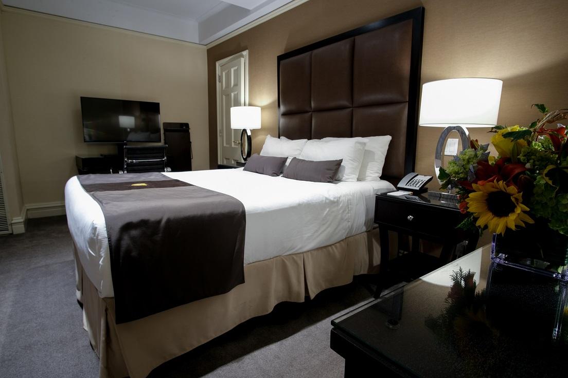 Double Deluxe Queen Bed