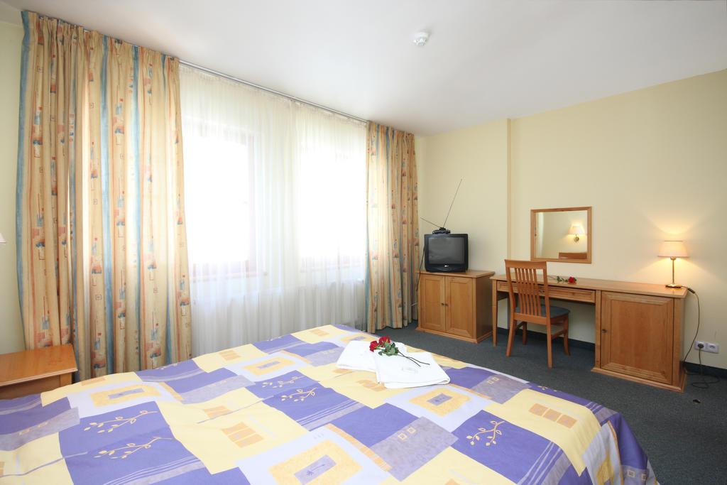 Double or Twin Standard