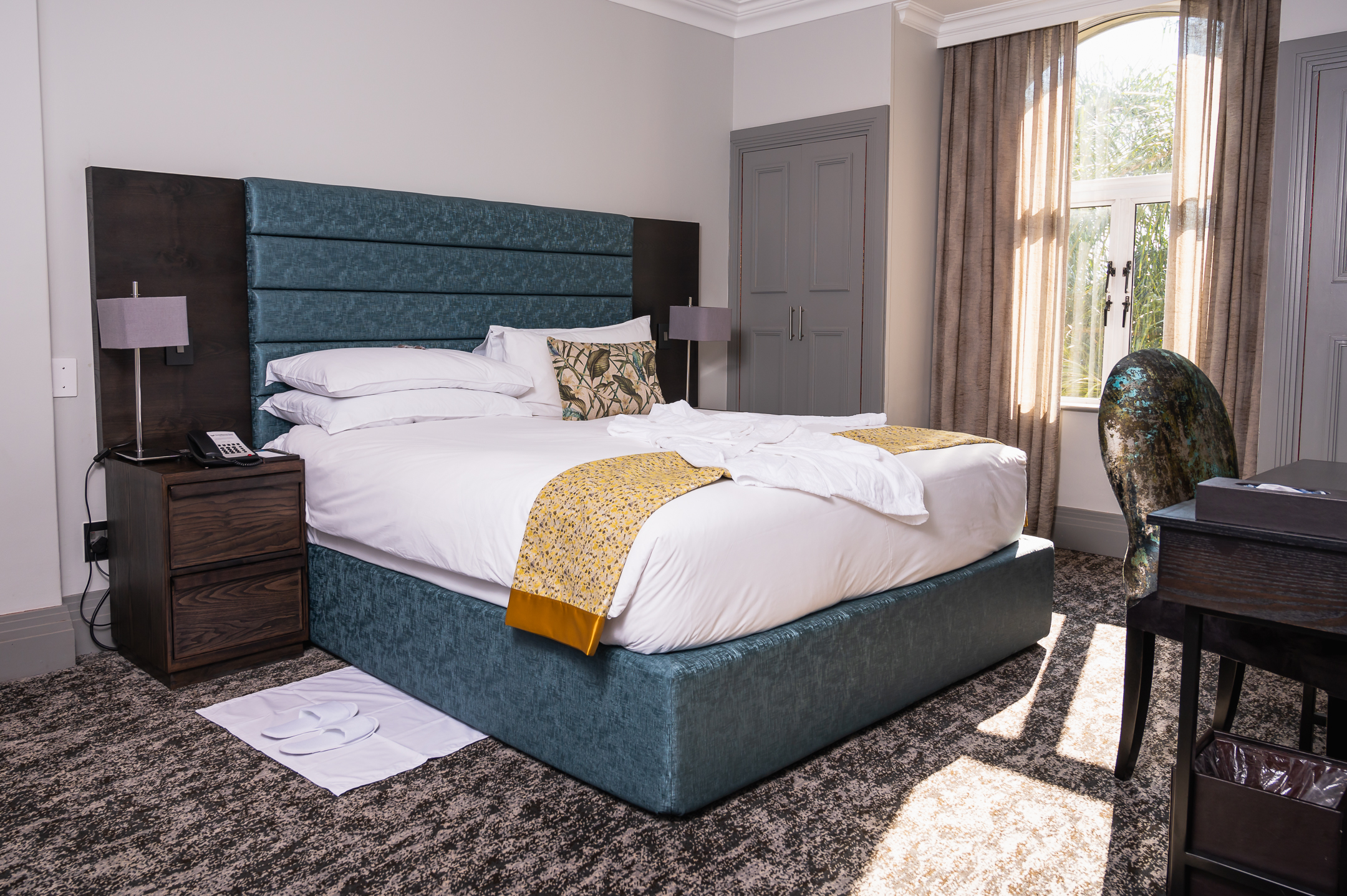 Suite King Size Bed