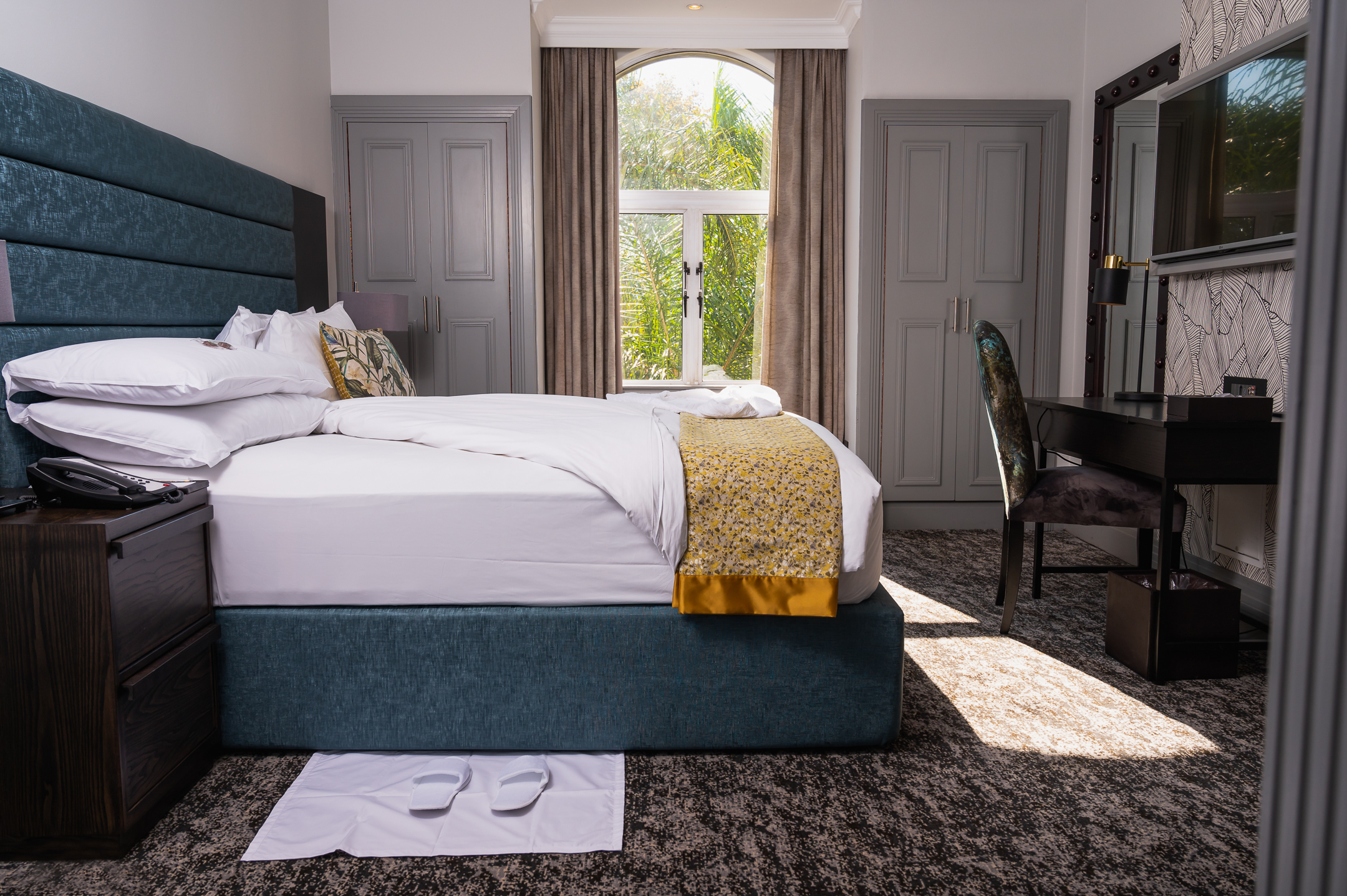 Suite King Size Bed