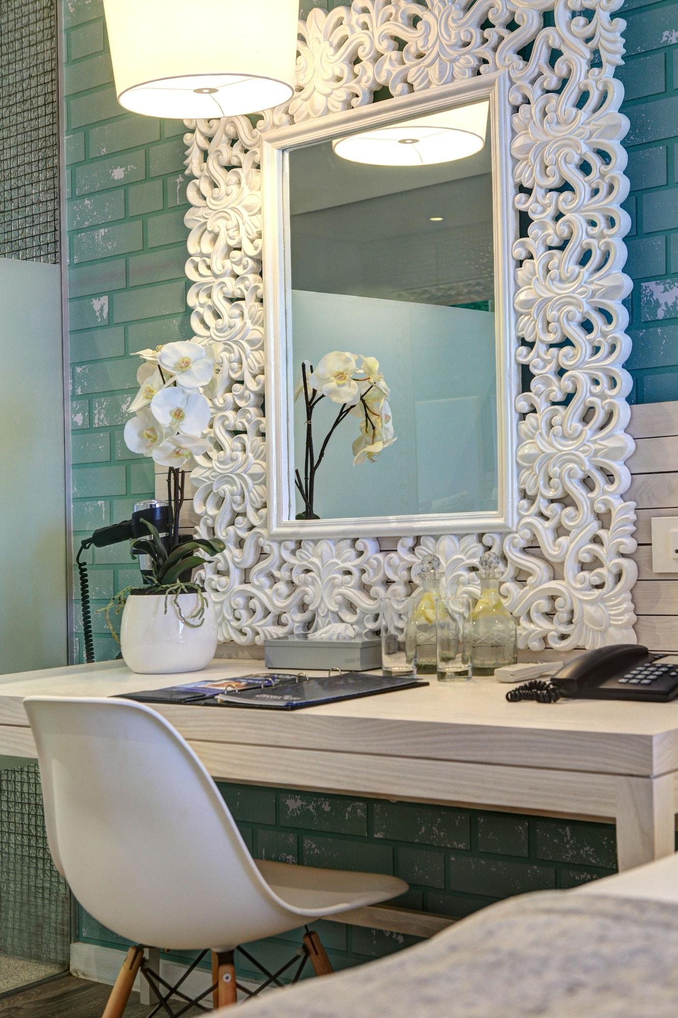 Double Queen Size Bed