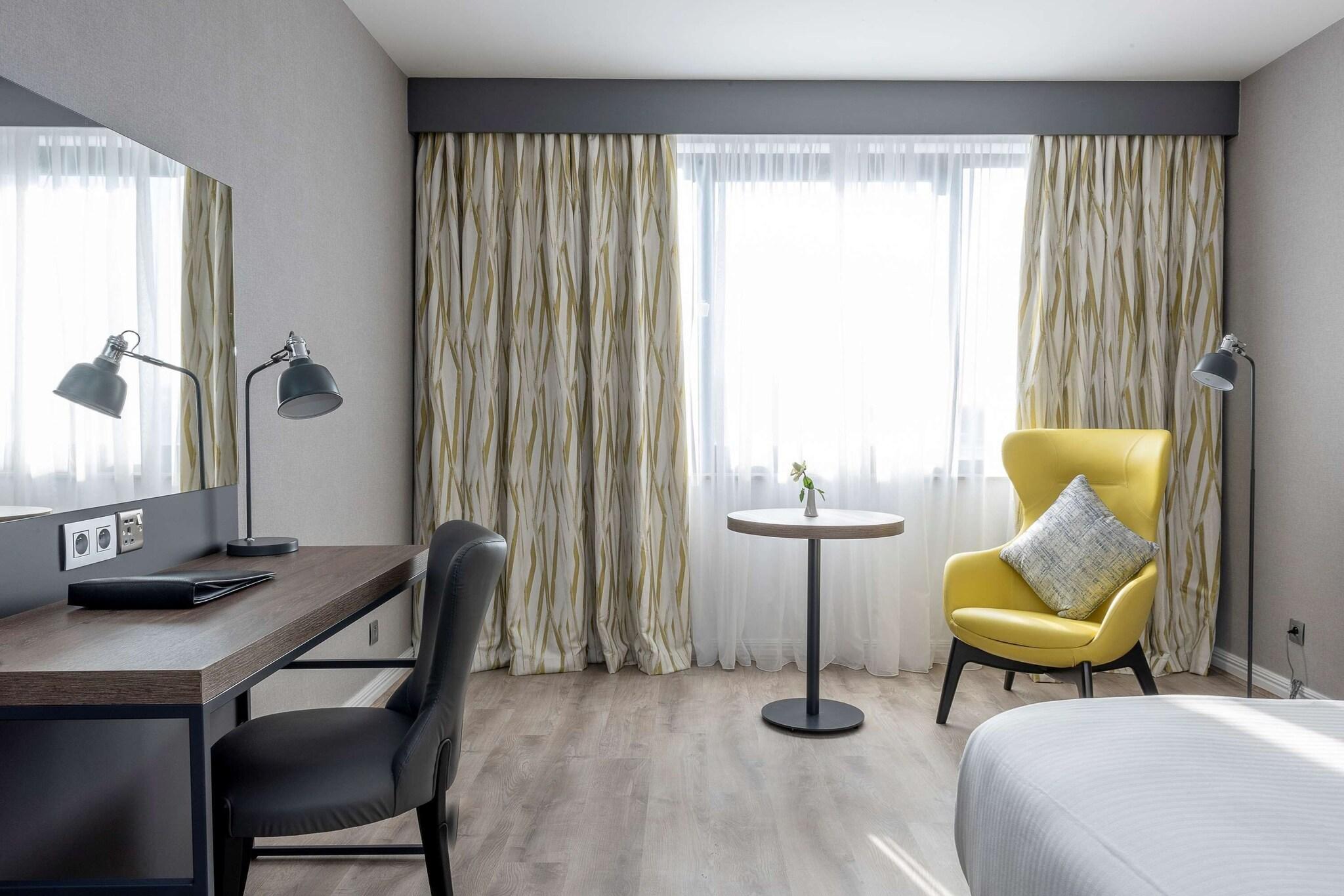 Double Business Queen Bed